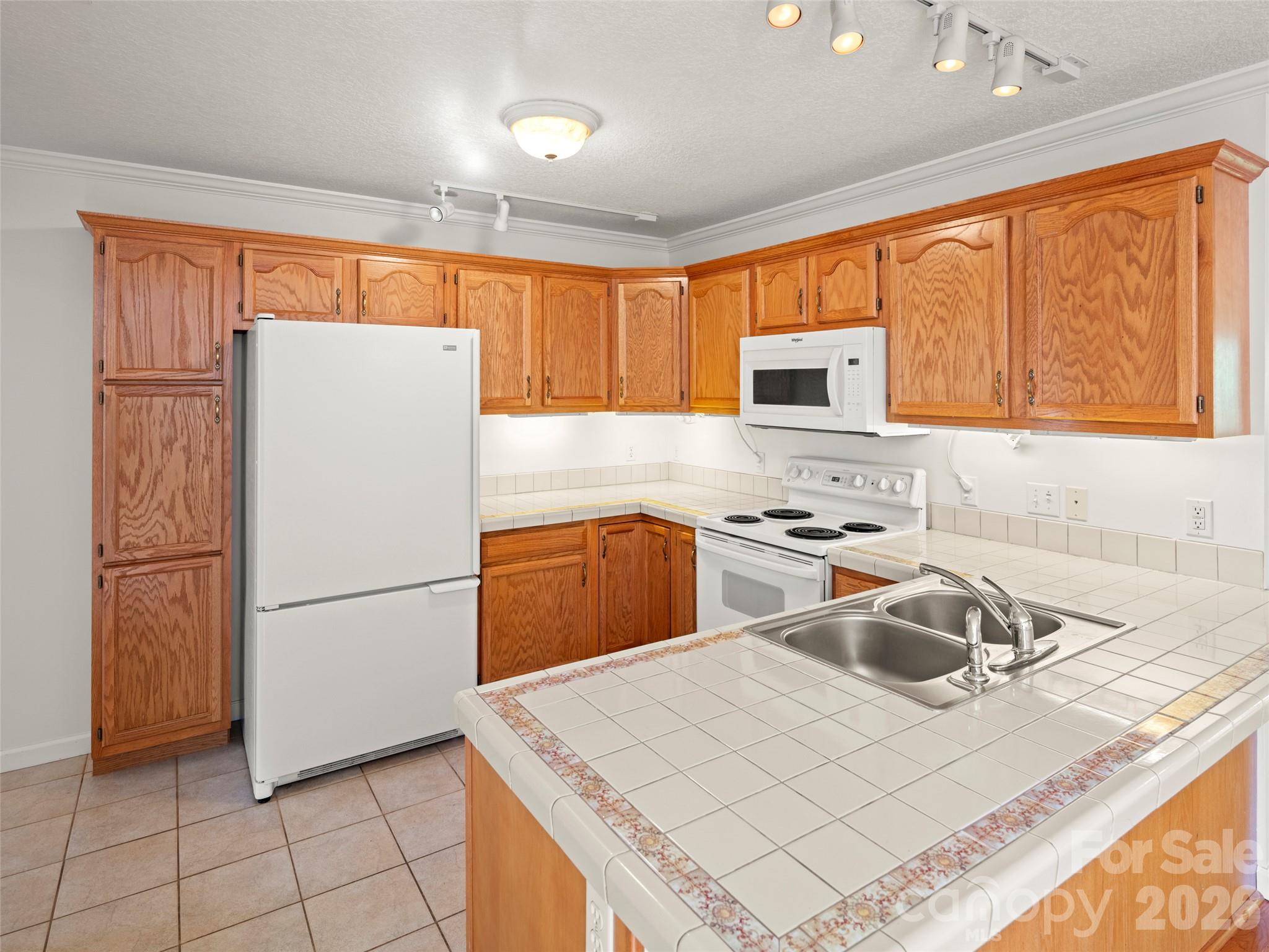 Condominium at 206 Waters Edge Drive, Weaverville, photo 14 of 27