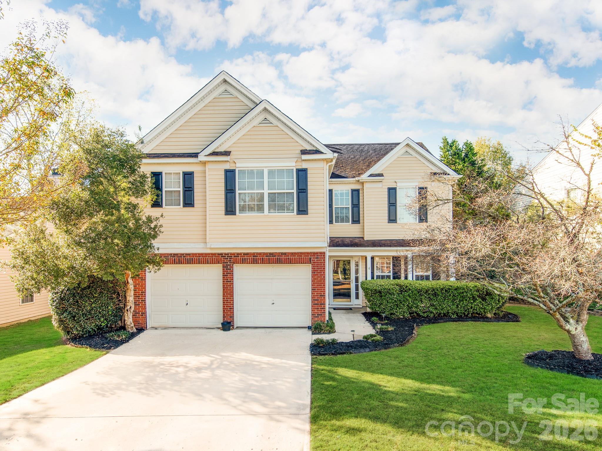 Single Family Residence at 7707 Nicolette Court, Charlotte, photo 2 of 23