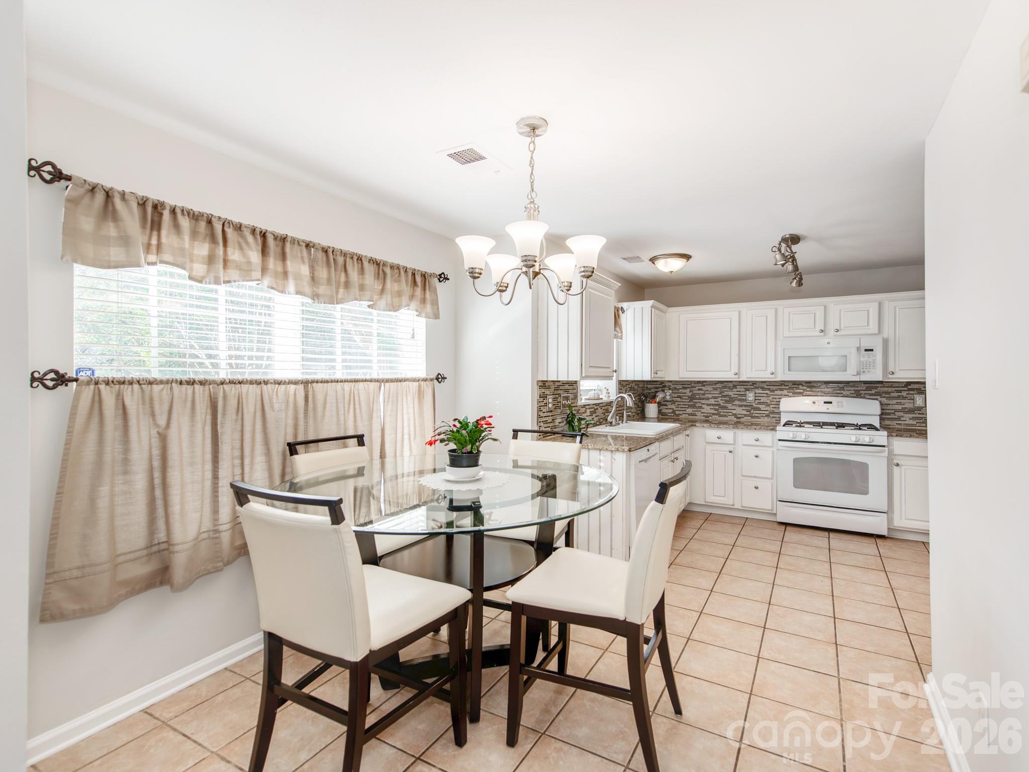 Single Family Residence at 7707 Nicolette Court, Charlotte, photo 9 of 23