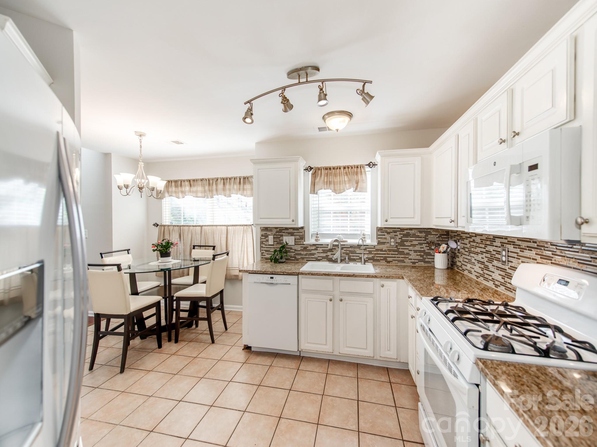Single Family Residence at 7707 Nicolette Court, Charlotte, photo 11 of 23