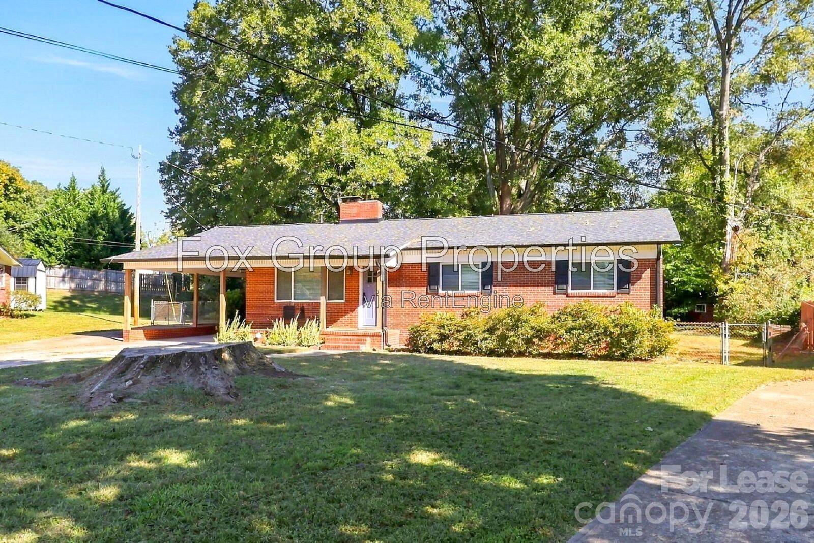 Single Family Residence at 824 Kerley Court, Statesville, photo 4 of 17