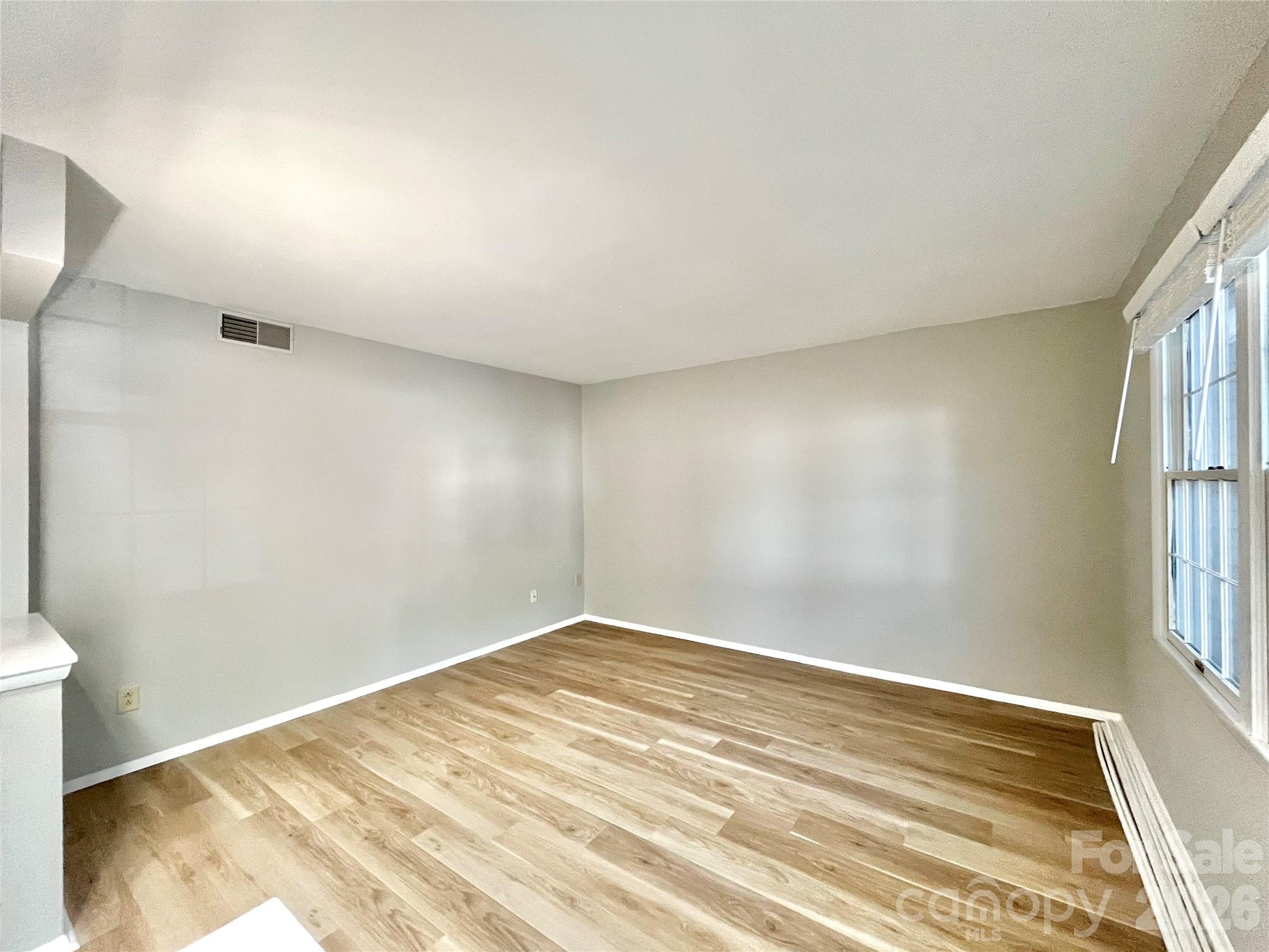 Townhouse at 8234 Knights Bridge Road, Charlotte, photo 3 of 16