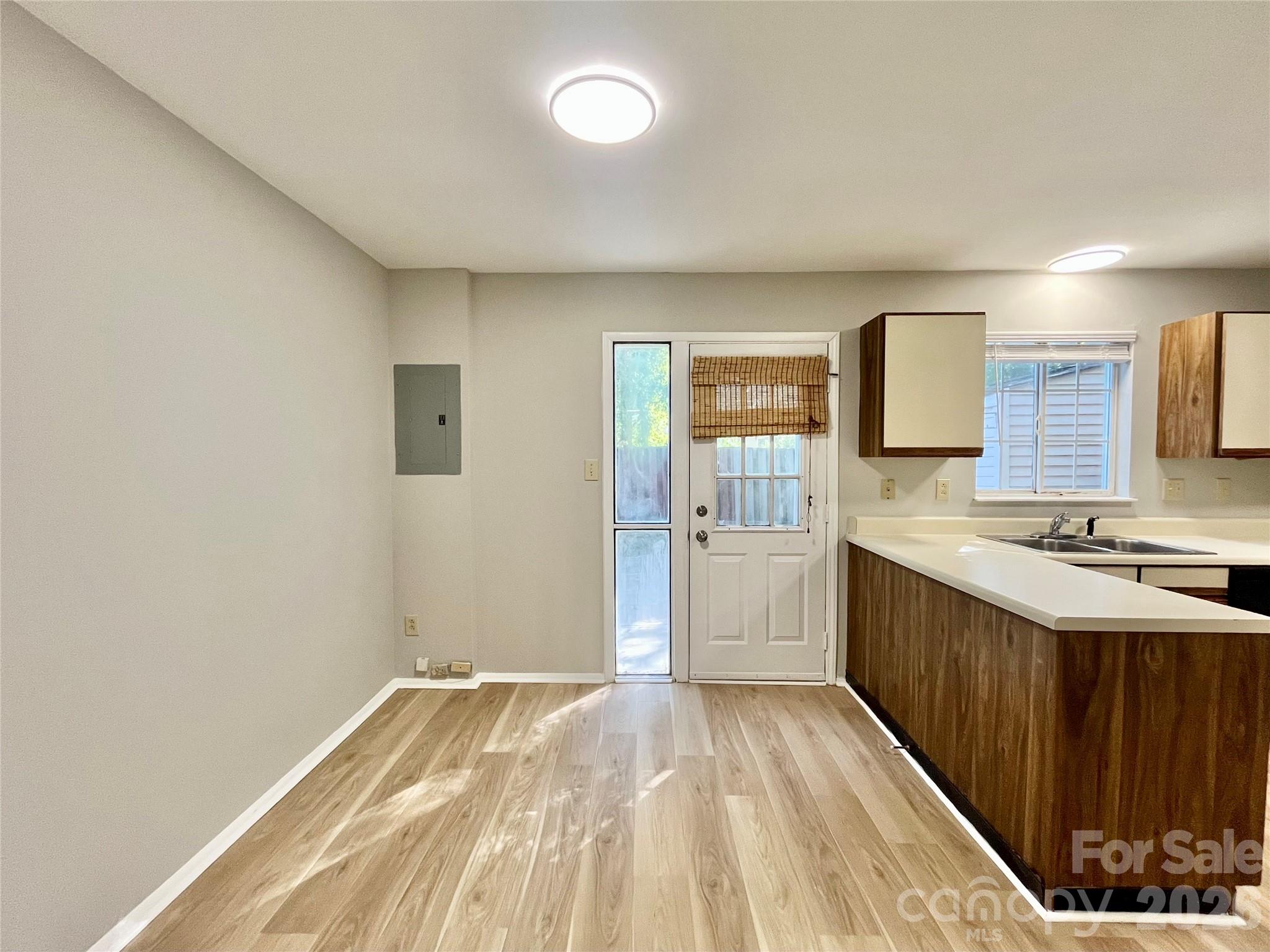 Townhouse at 8234 Knights Bridge Road, Charlotte, photo 6 of 16