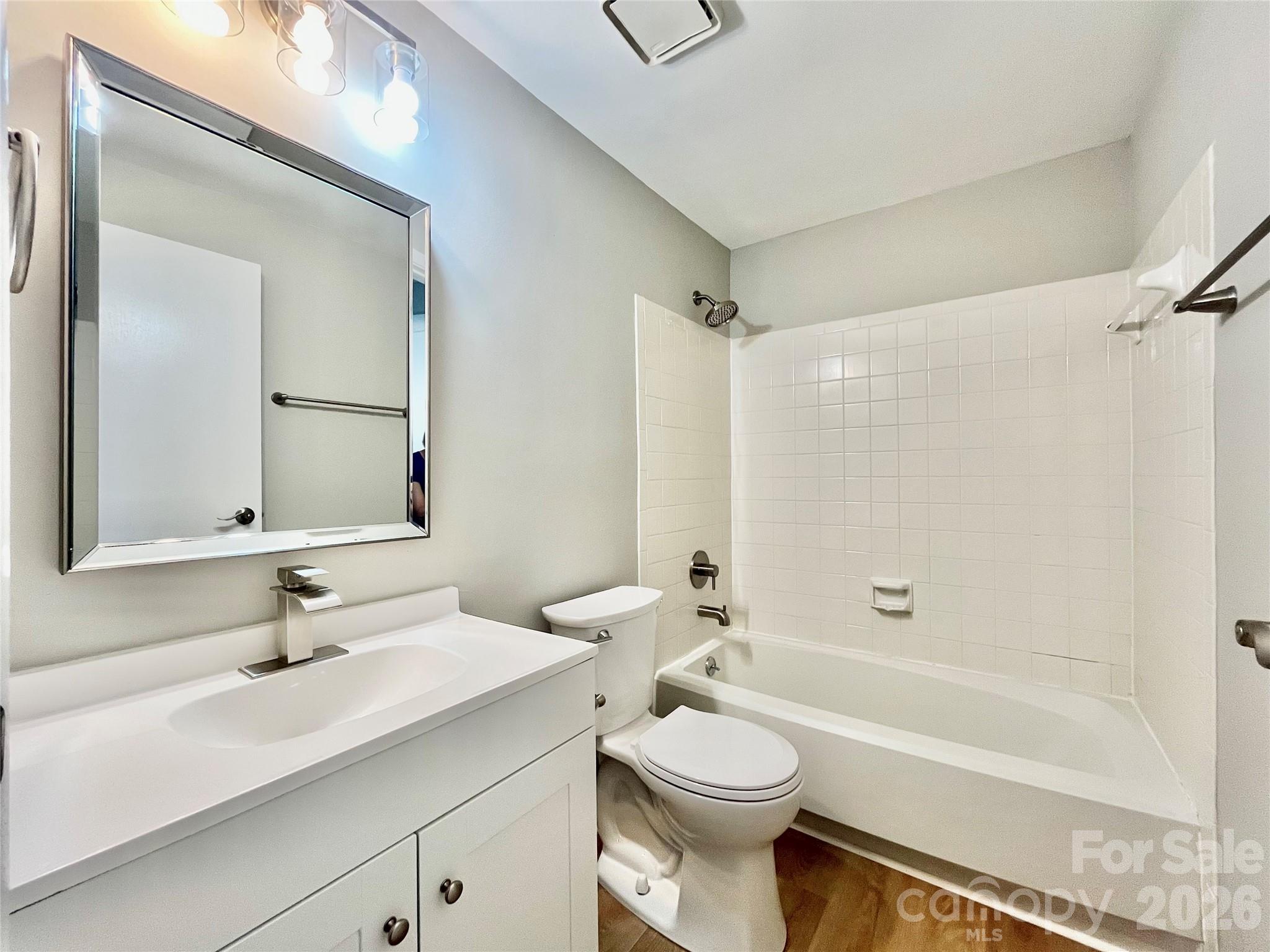 Townhouse at 8234 Knights Bridge Road, Charlotte, photo 14 of 16