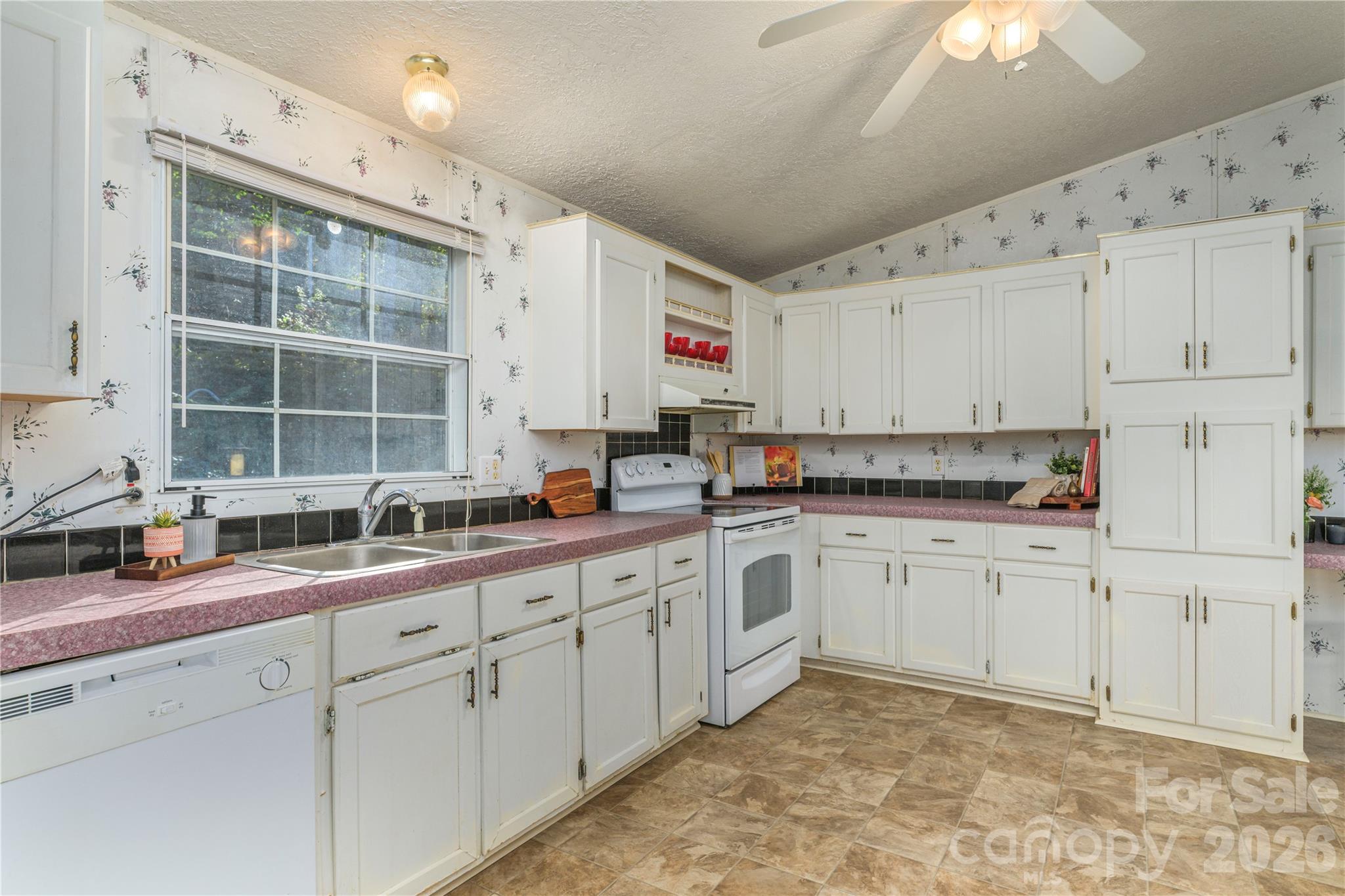 Single Family Residence at 106 Nunnehi Trail, Waynesville, photo 14 of 23
