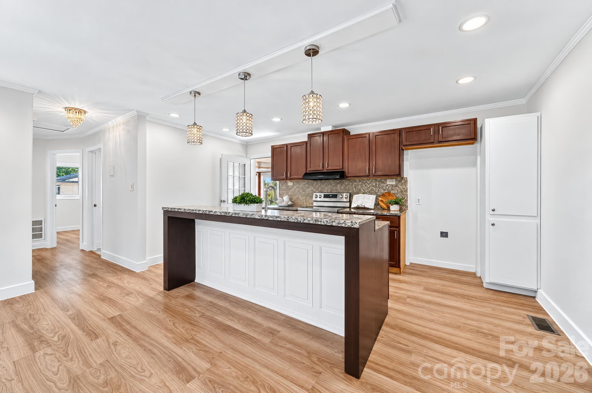 Single Family Residence at 892 Taylor Drive, Lancaster, photo 9 of 45