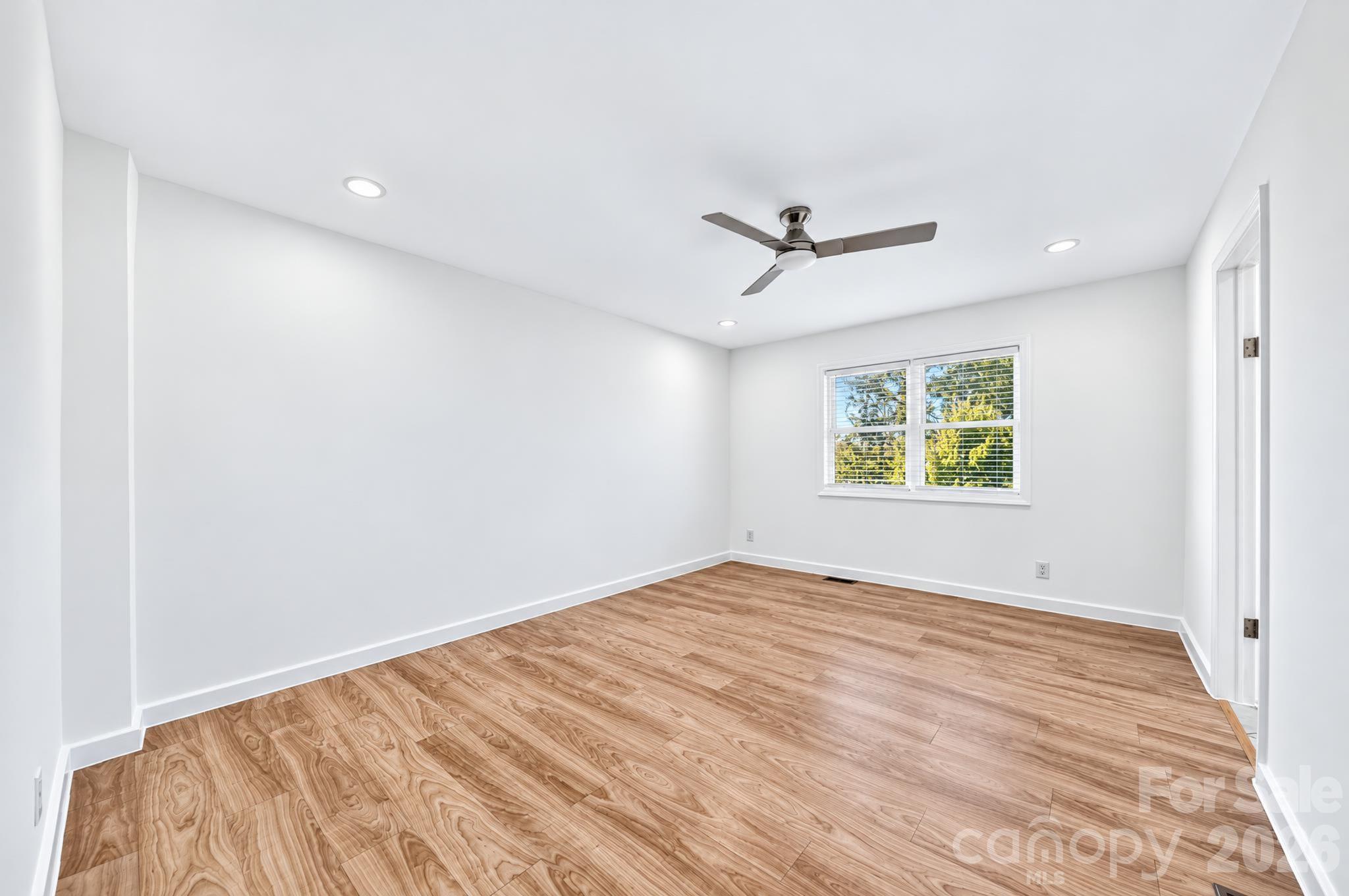 Single Family Residence at 892 Taylor Drive, Lancaster, photo 16 of 45