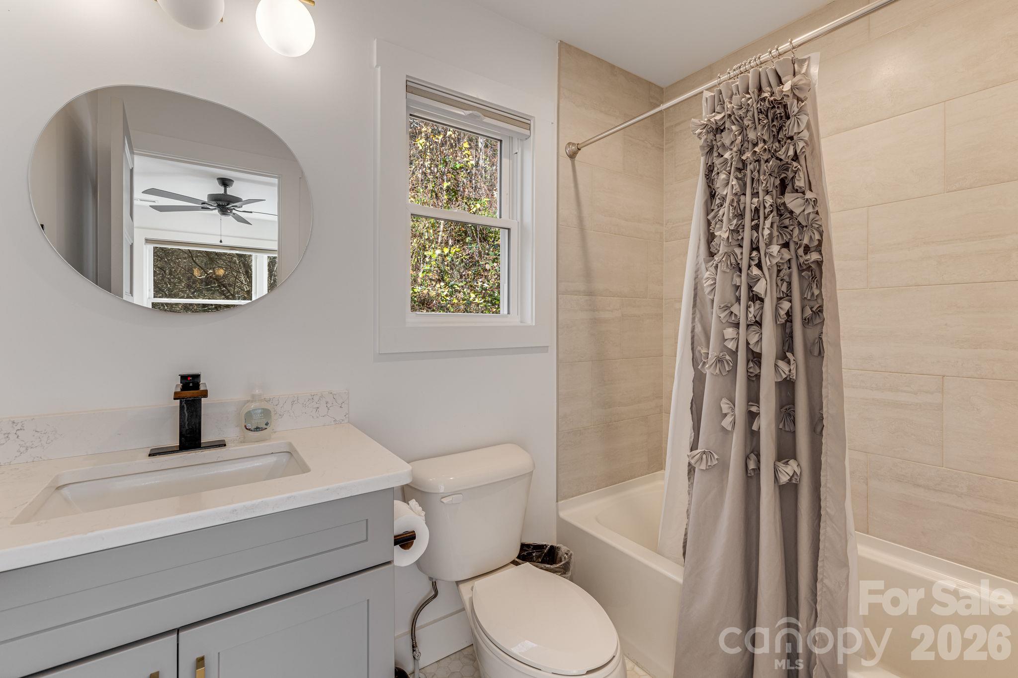 Main Level Bathroom - 231 Porters Ridge, Canton