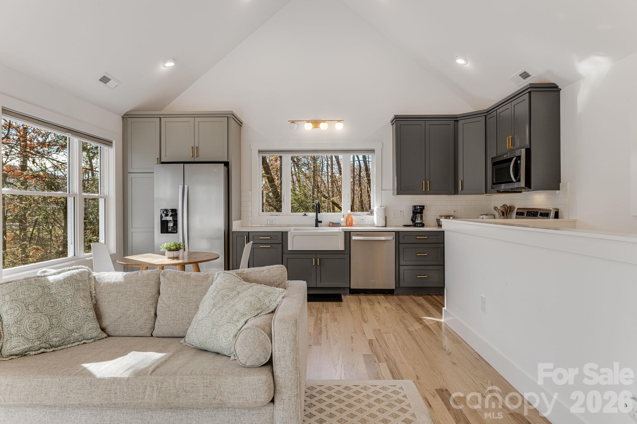 Open Concept Living room with vaulted ceilings - 231 Porters Ridge, Canton
