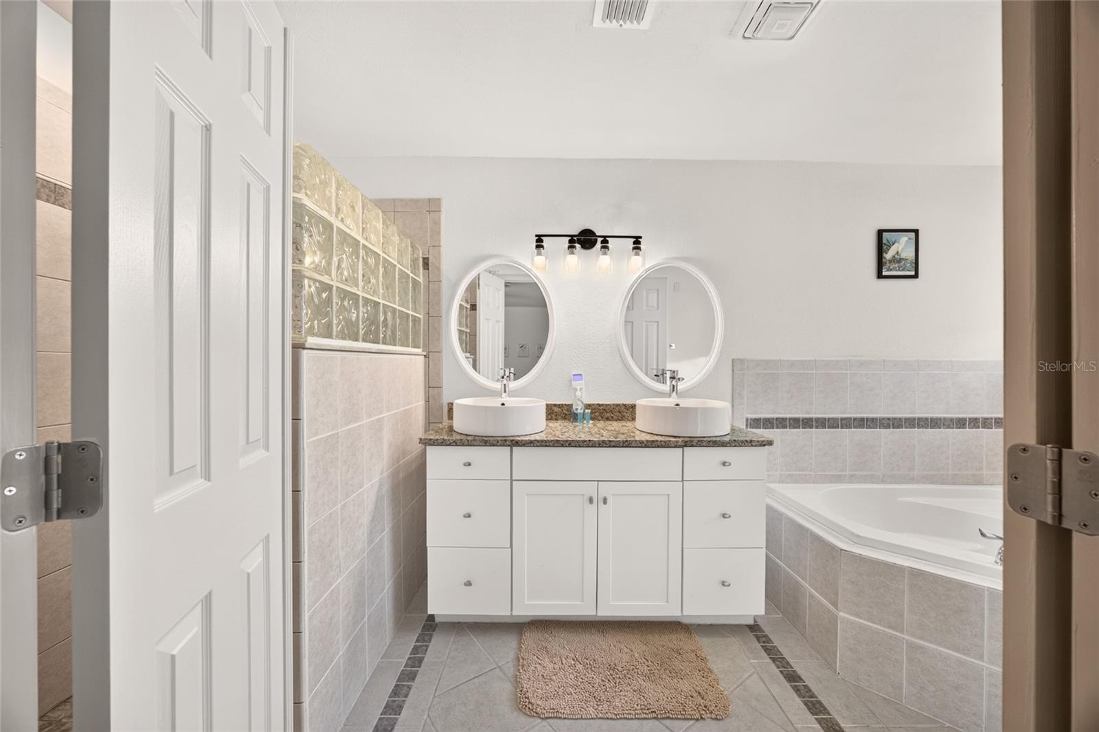 Master Bathroom - 1408 NE 42ND AVE, OCALA