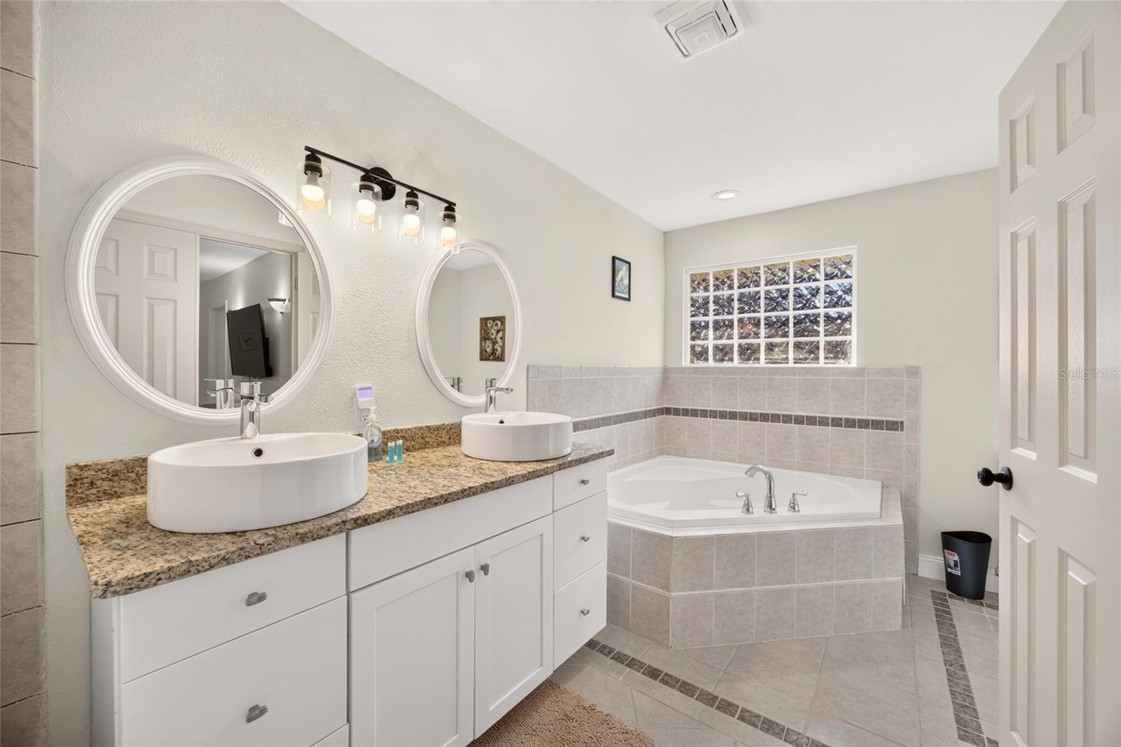 Master Bathroom - 1408 NE 42ND AVE, OCALA