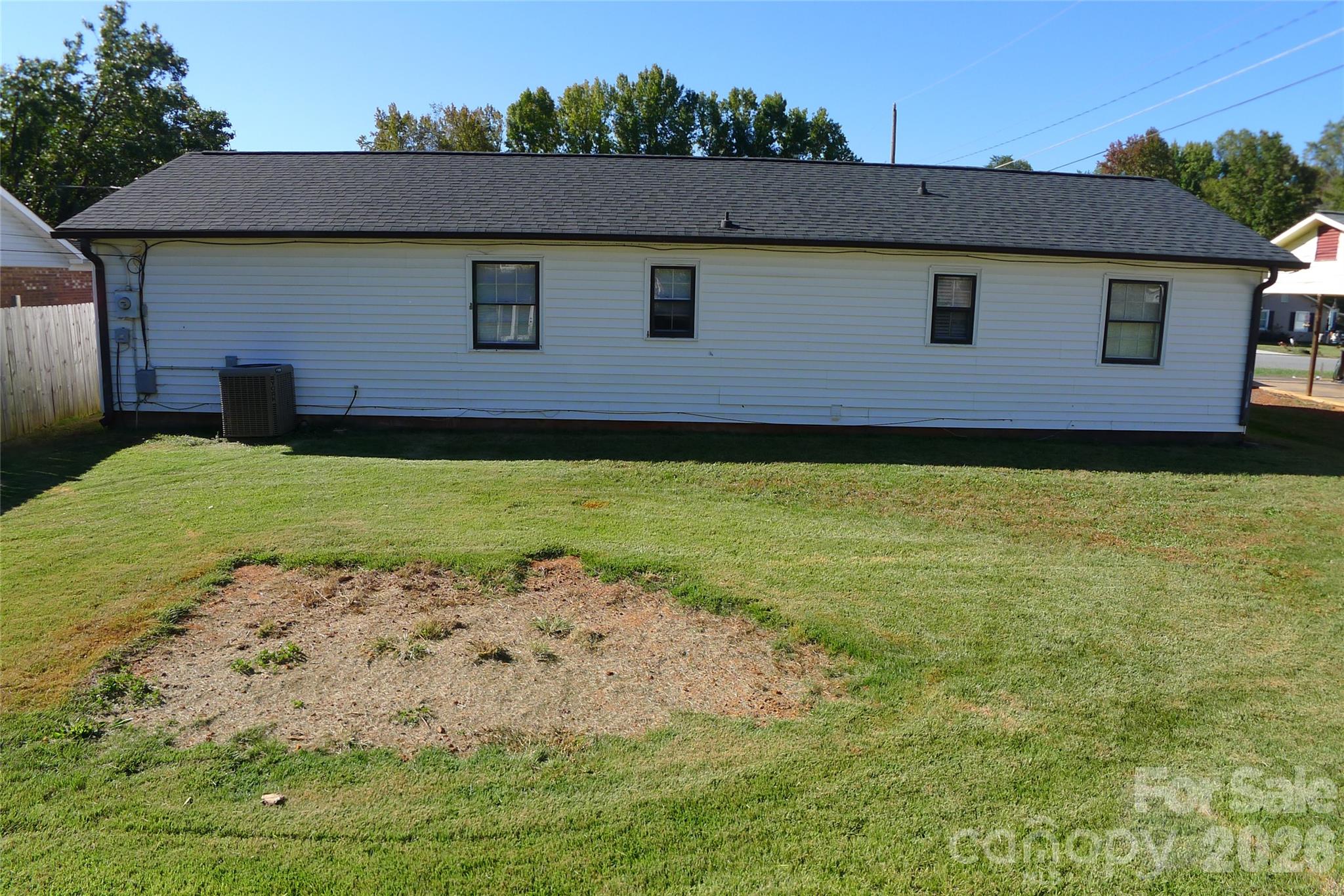 Single Family Residence at 133 Windward Circle, Mocksville, photo 5 of 25