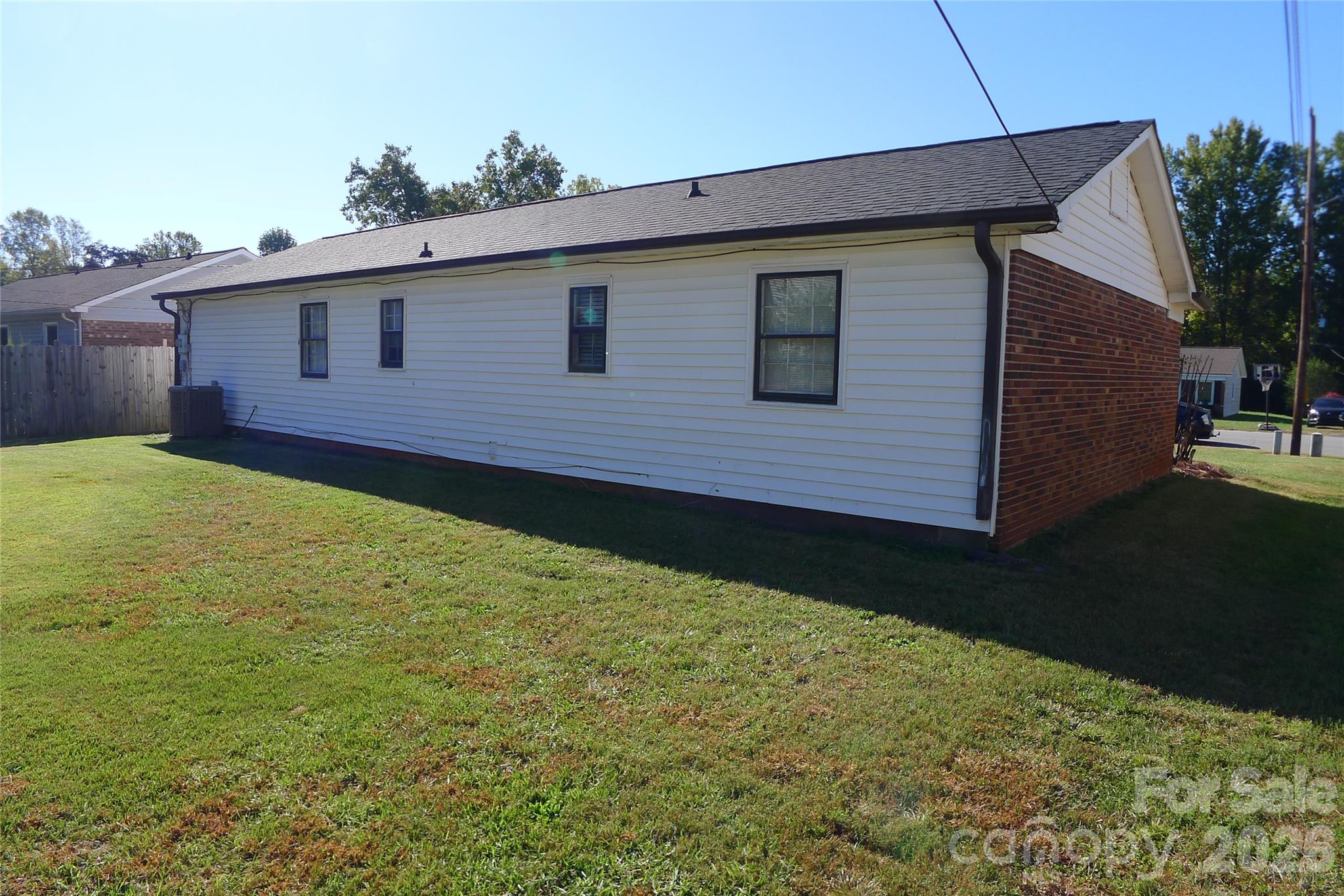 Single Family Residence at 133 Windward Circle, Mocksville, photo 6 of 25
