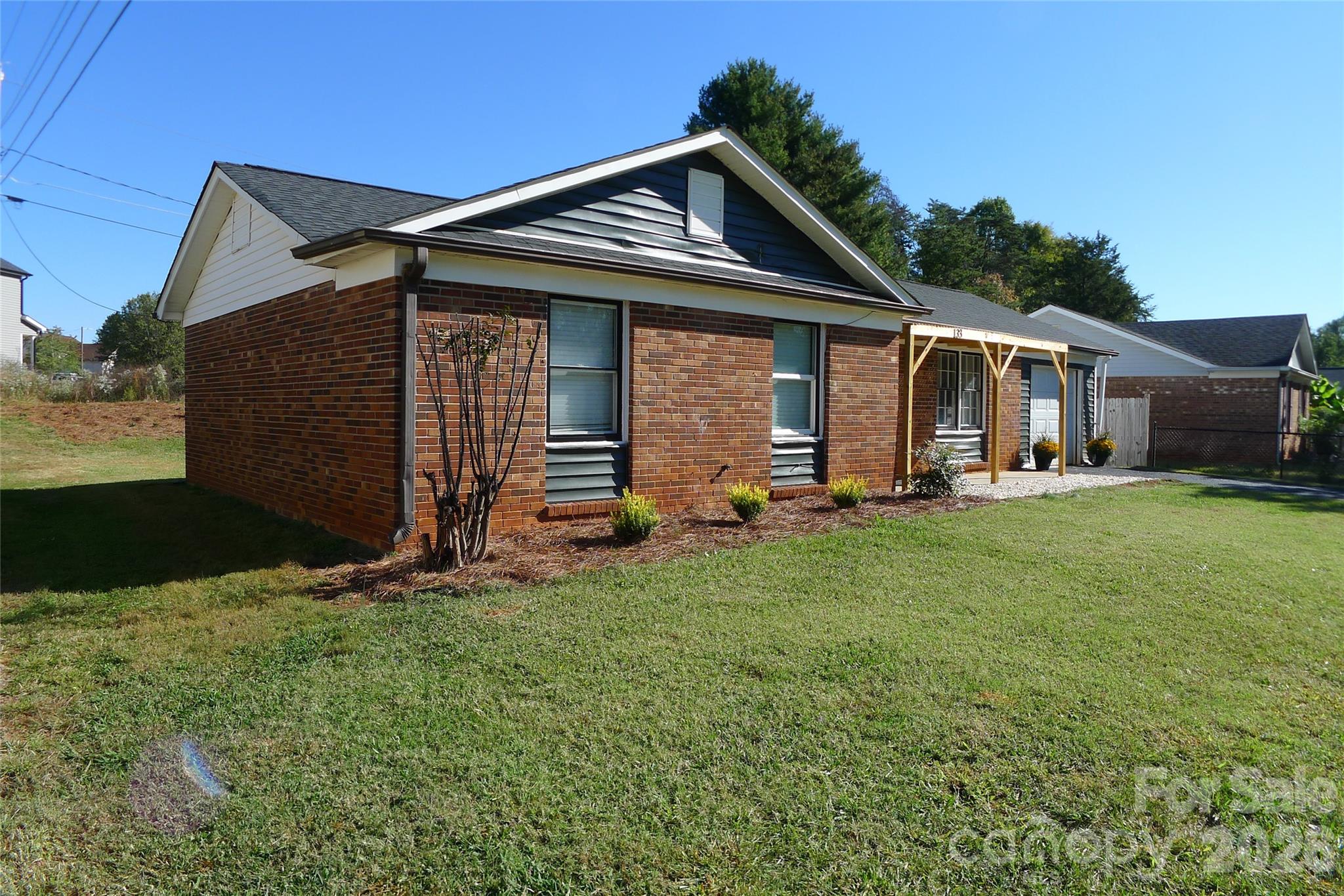 Single Family Residence at 133 Windward Circle, Mocksville, photo 7 of 25