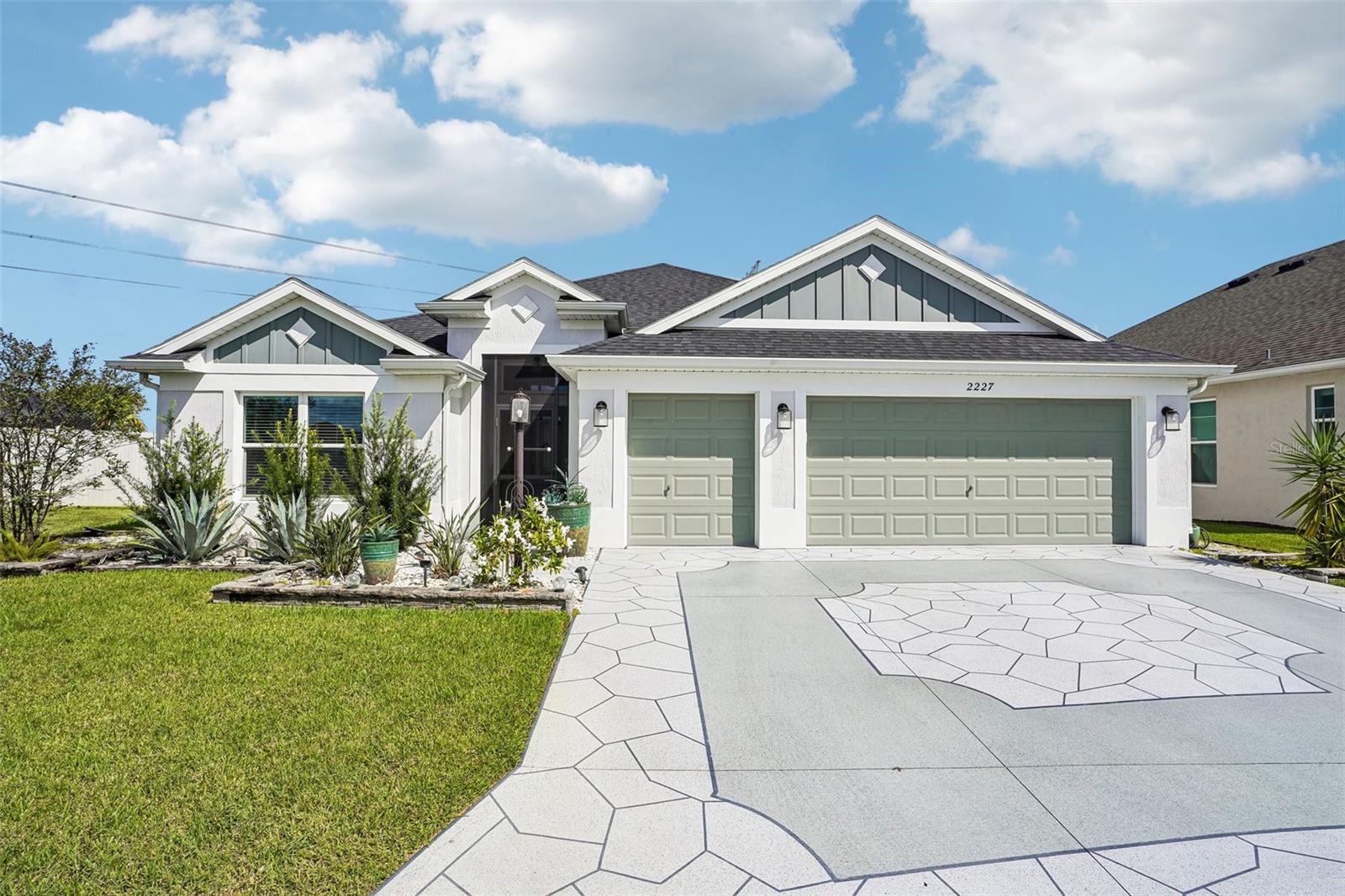 2227 LANDREA LOOP