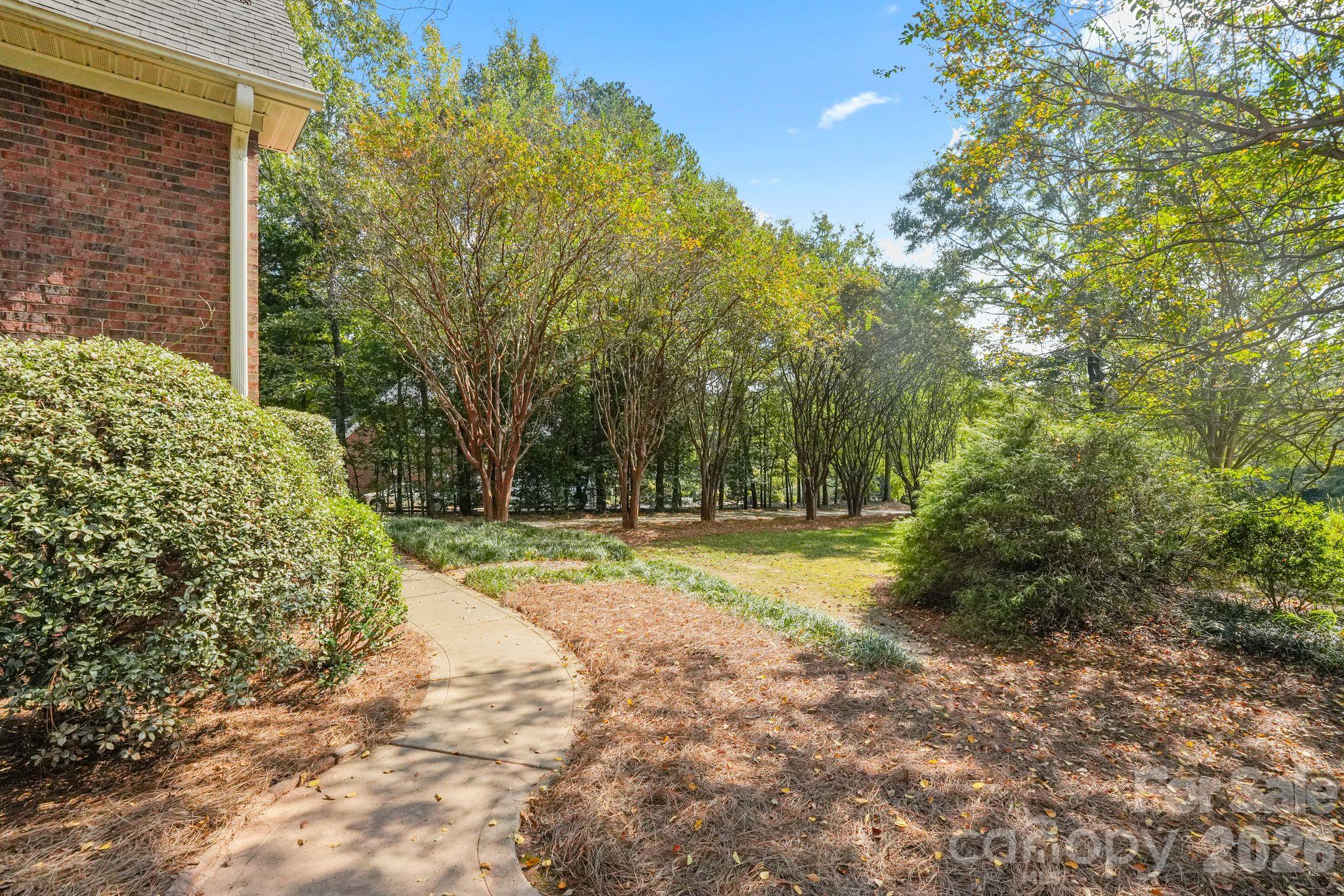 Single Family Residence at 707 Mayfield Court, Fort Mill, photo 4 of 61
