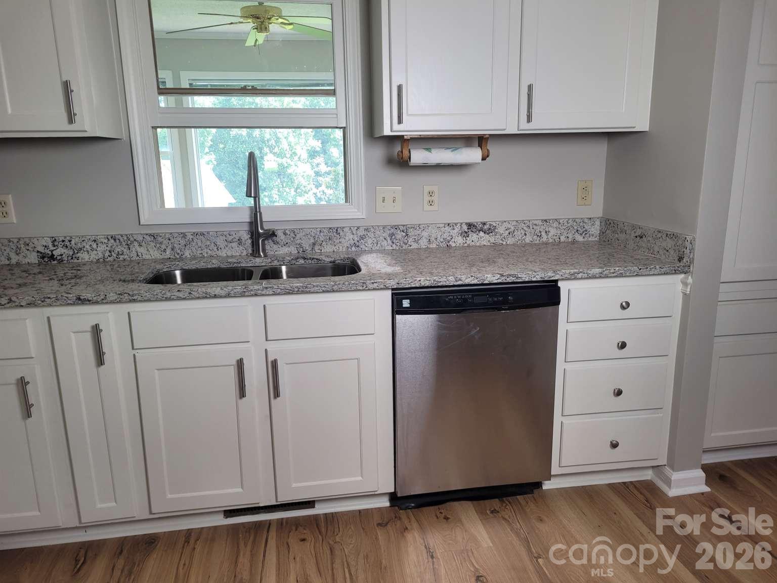 Single Family Residence at 3842 Serenity Drive, Hickory, photo 6 of 31