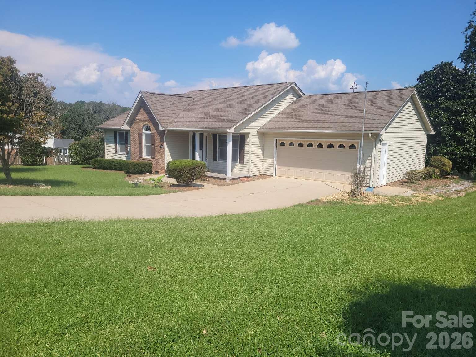 Single Family Residence at 3842 Serenity Drive, Hickory, photo 9 of 31