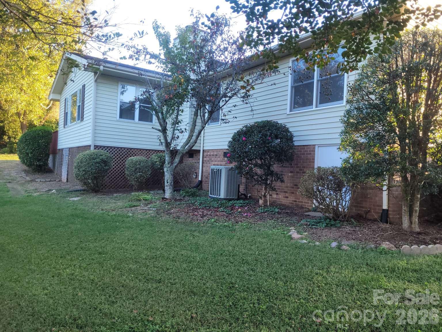 Single Family Residence at 3842 Serenity Drive, Hickory, photo 24 of 31