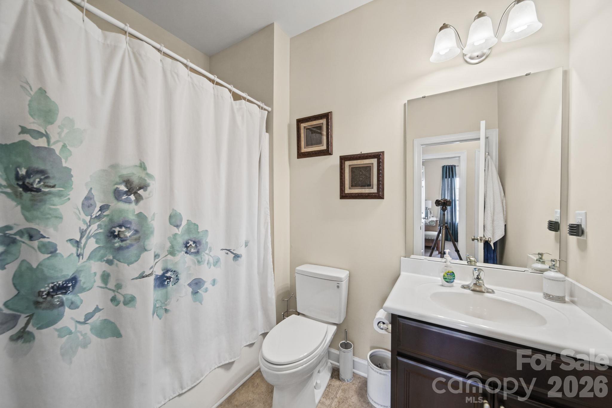 2nd Full bathroom - 11621 Brachetto Place, Charlotte