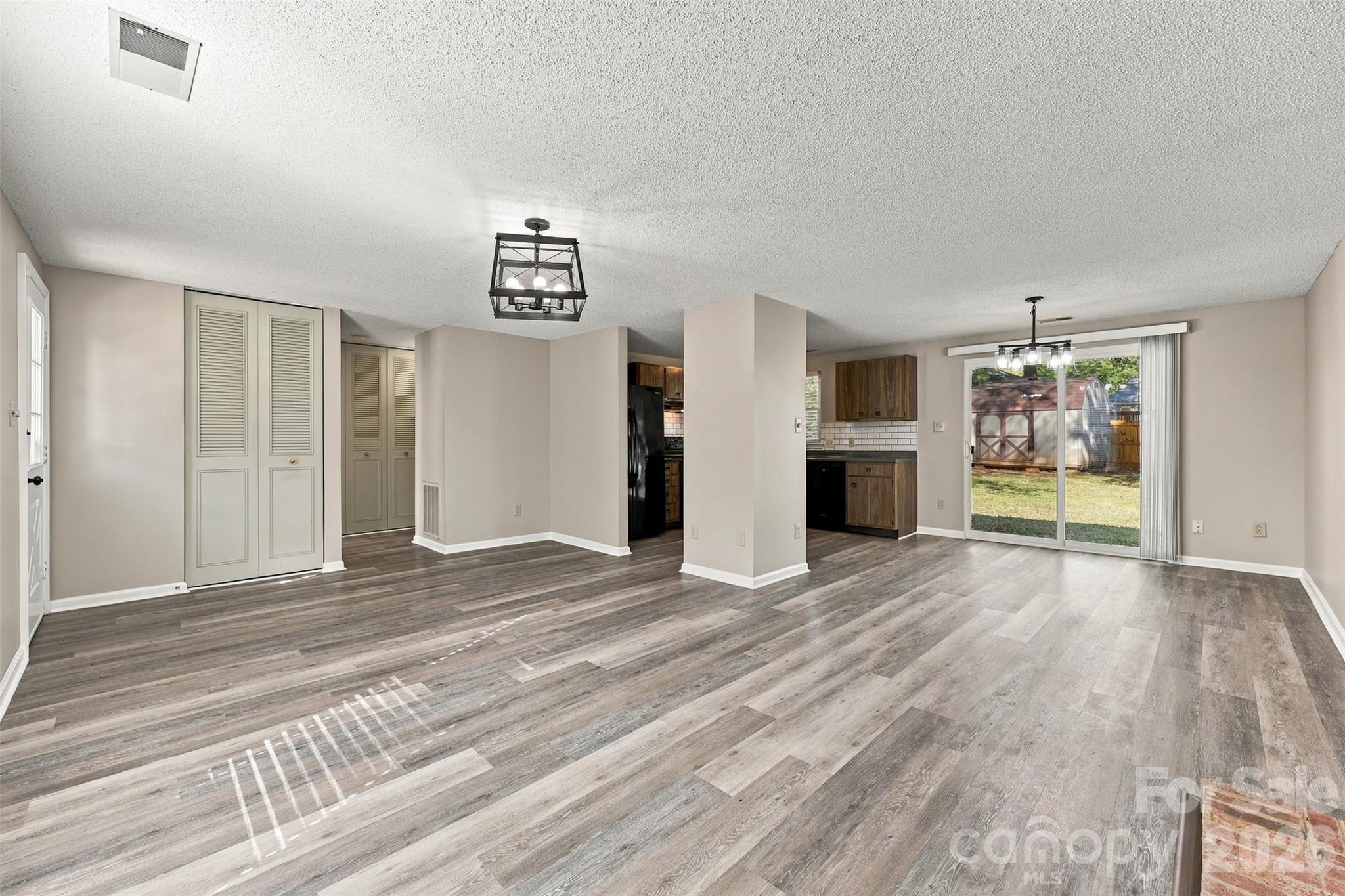 Single Family Residence at 5915 Sunset Chase Lane, Charlotte, photo 7 of 42