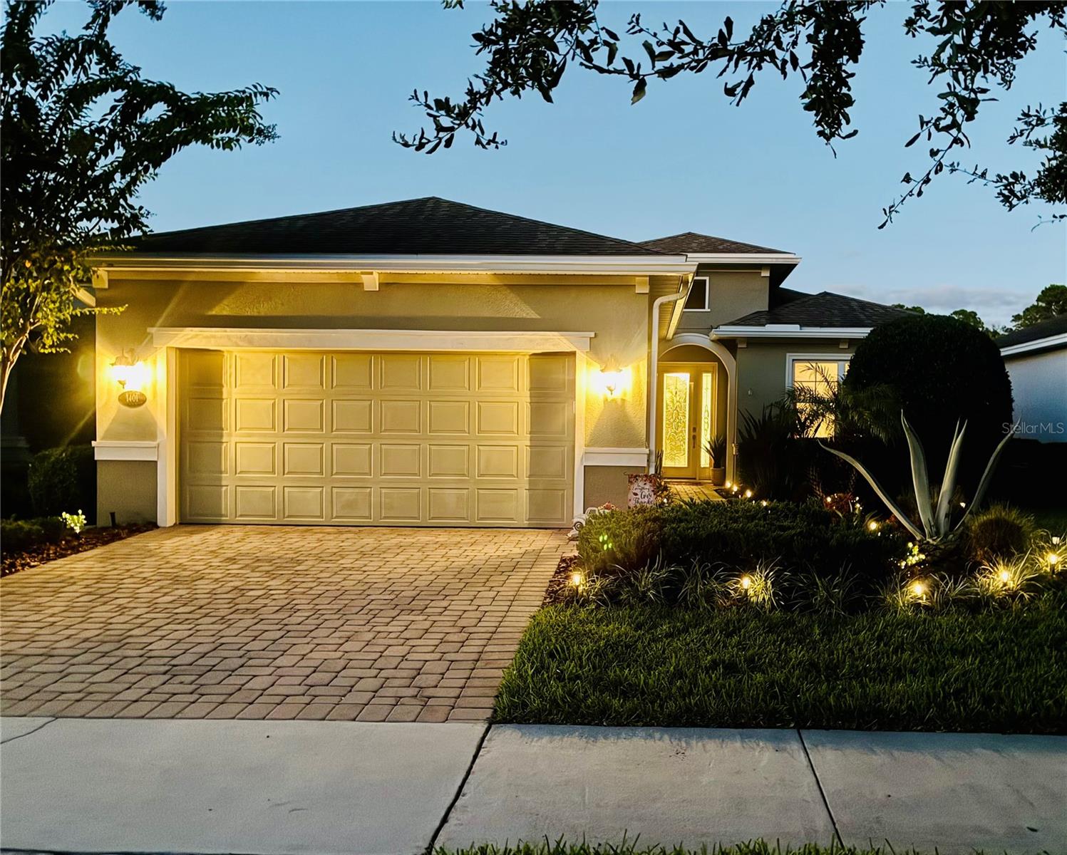 1401 PALISADES LN