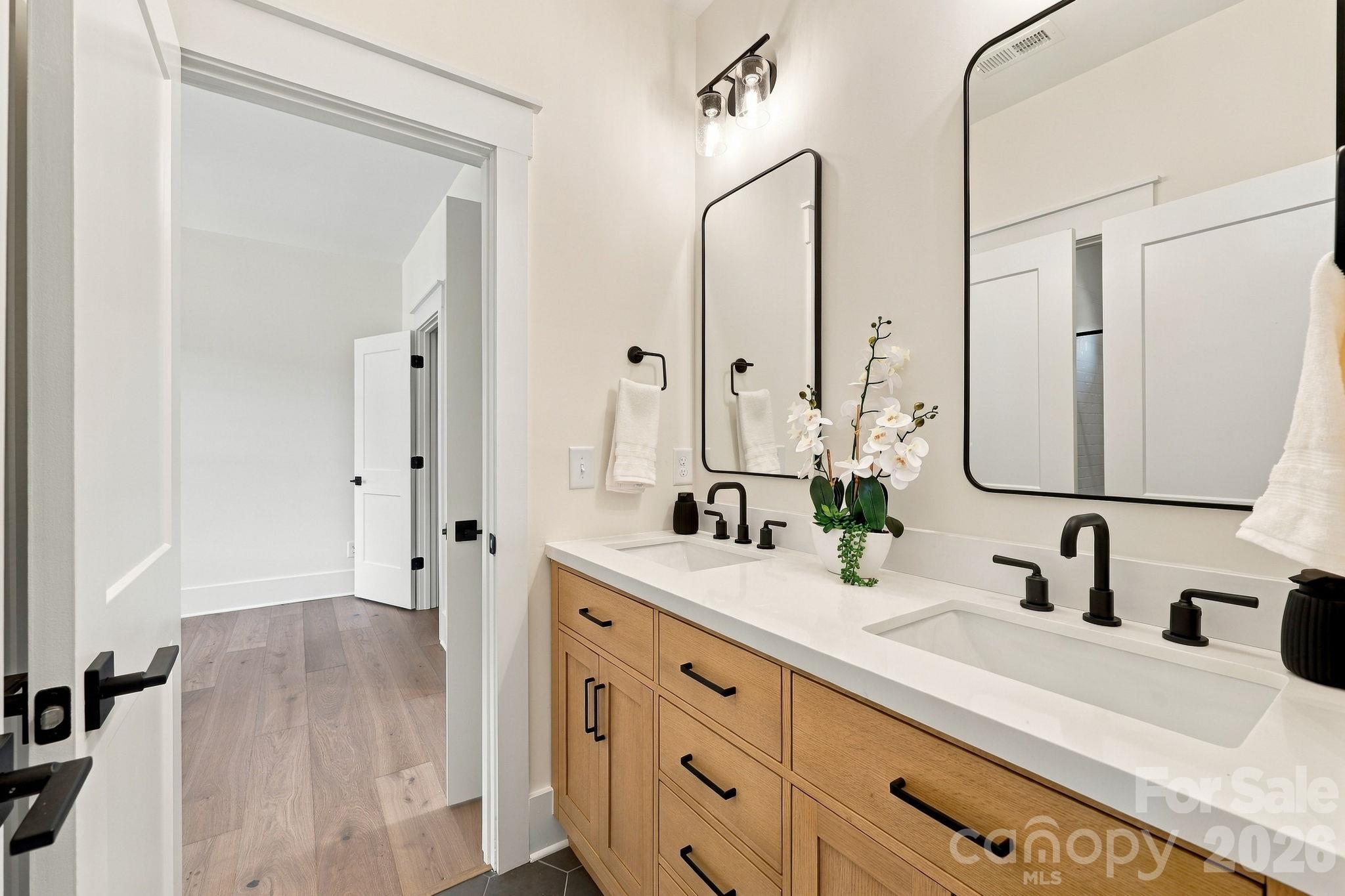 Jack & Jill Bath - 9140 Smith Road, Kannapolis