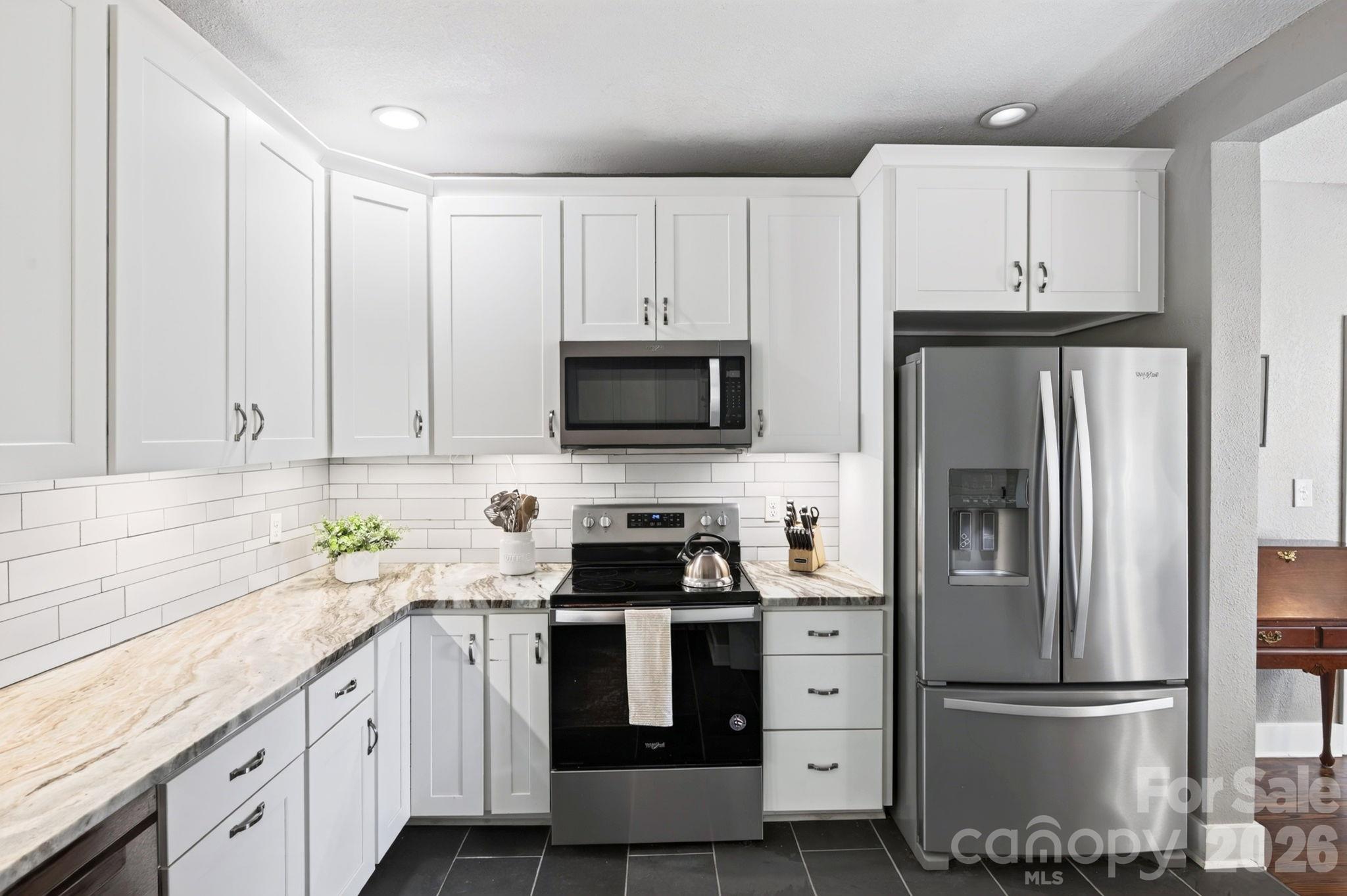 Kitchen - 2 Skyview Place, Asheville