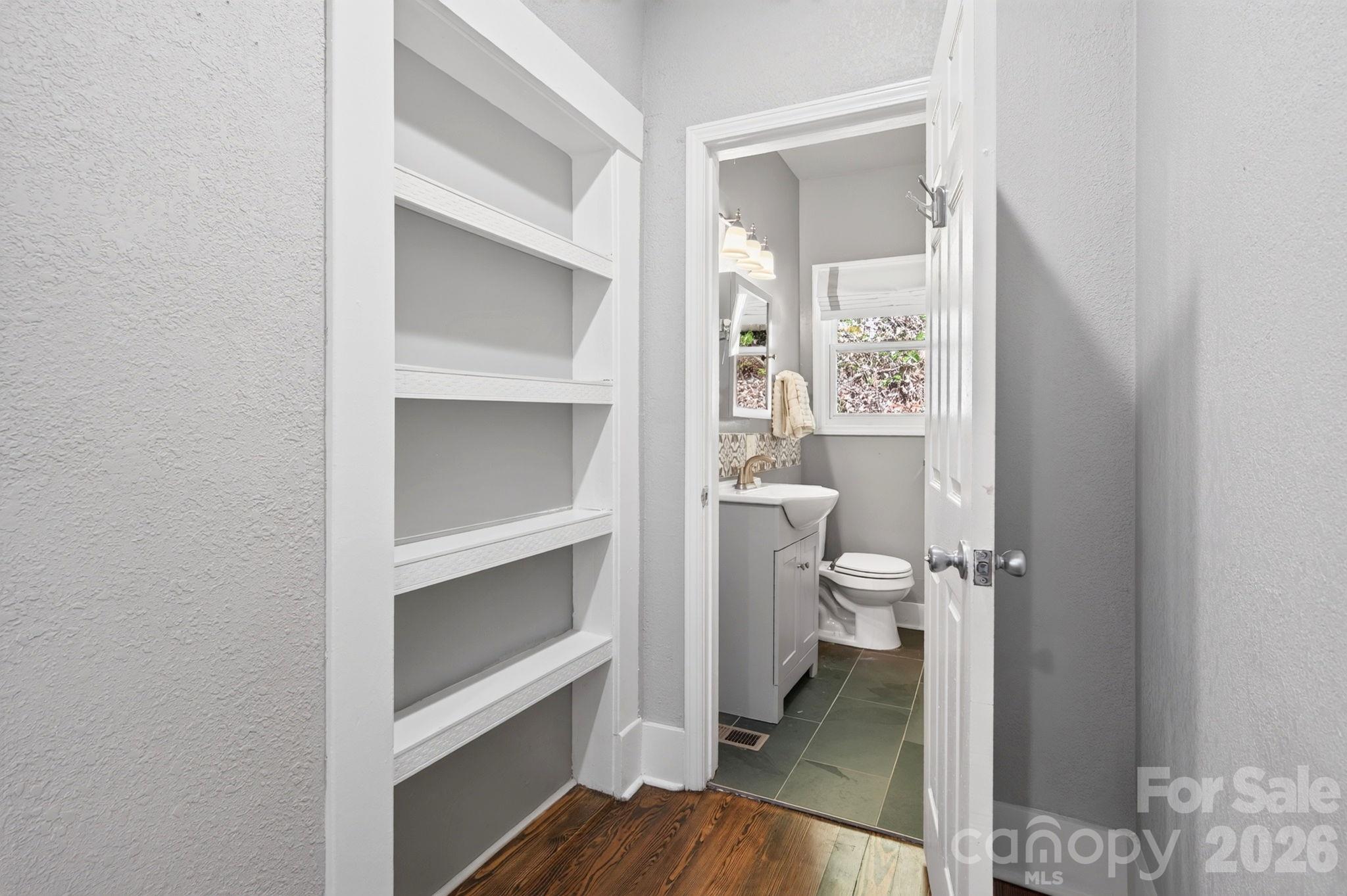 Built in bookshelves in hallway - 2 Skyview Place, Asheville