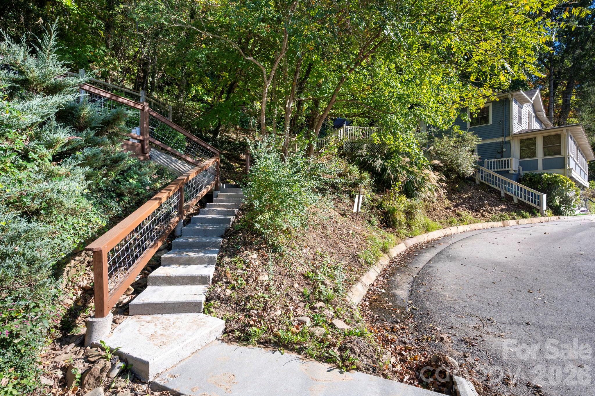 Steps from parking area - 2 Skyview Place, Asheville