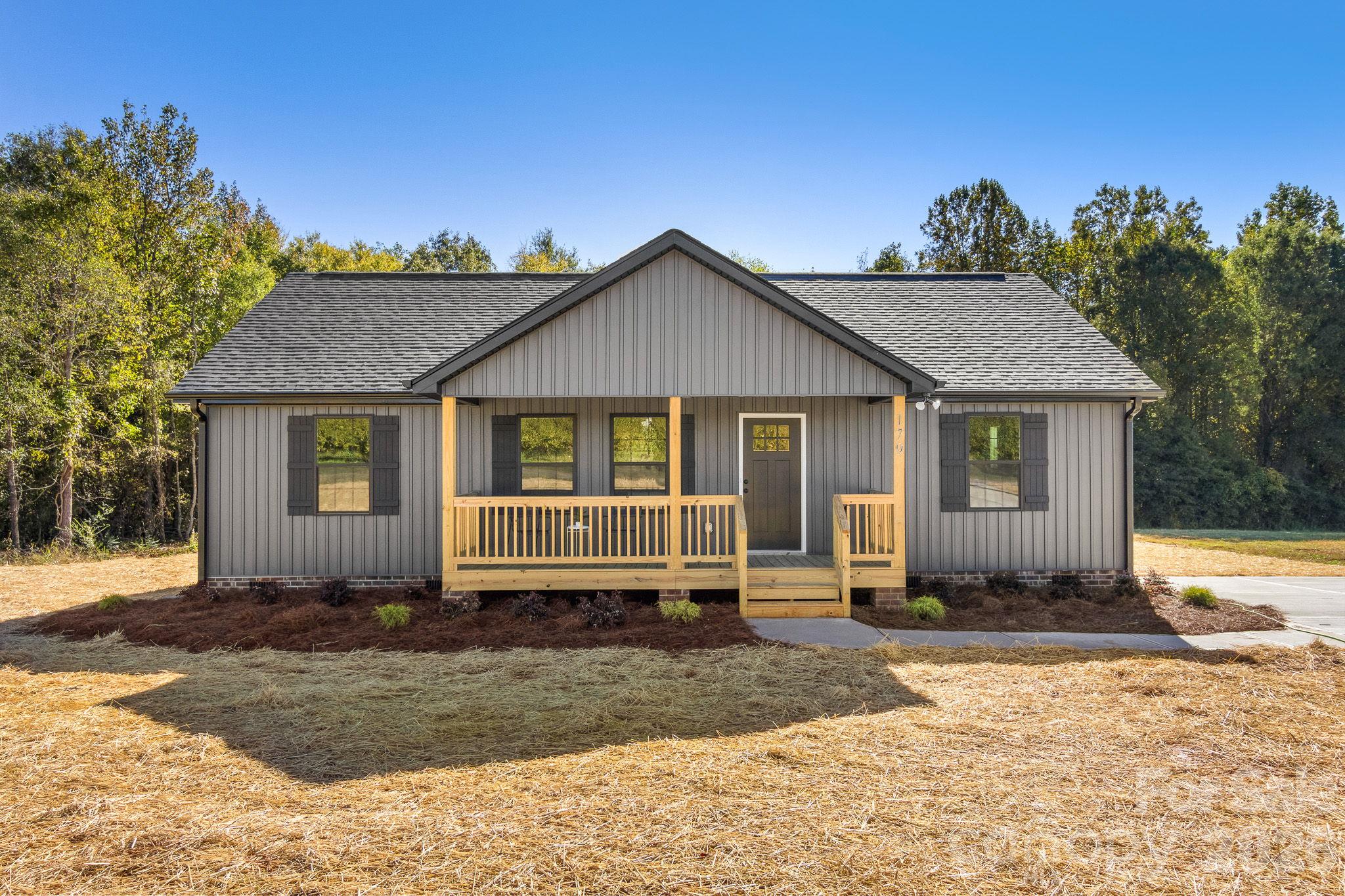 Welcome Home! - 179 Springlake Road, York