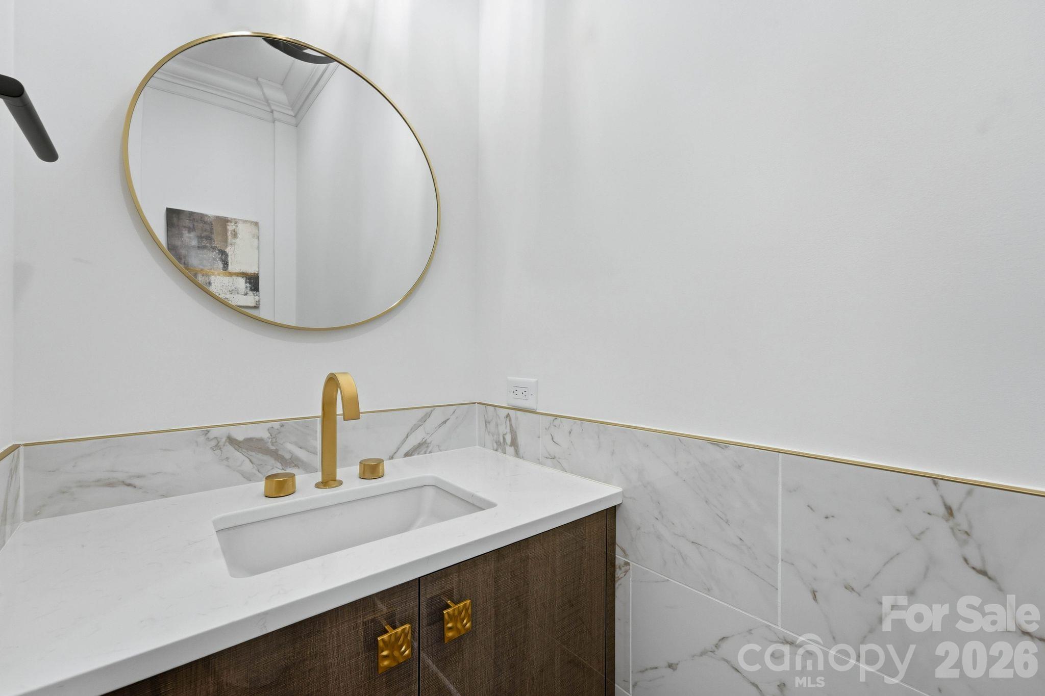 Powder room - 1016 Timberlake Point, Belmont