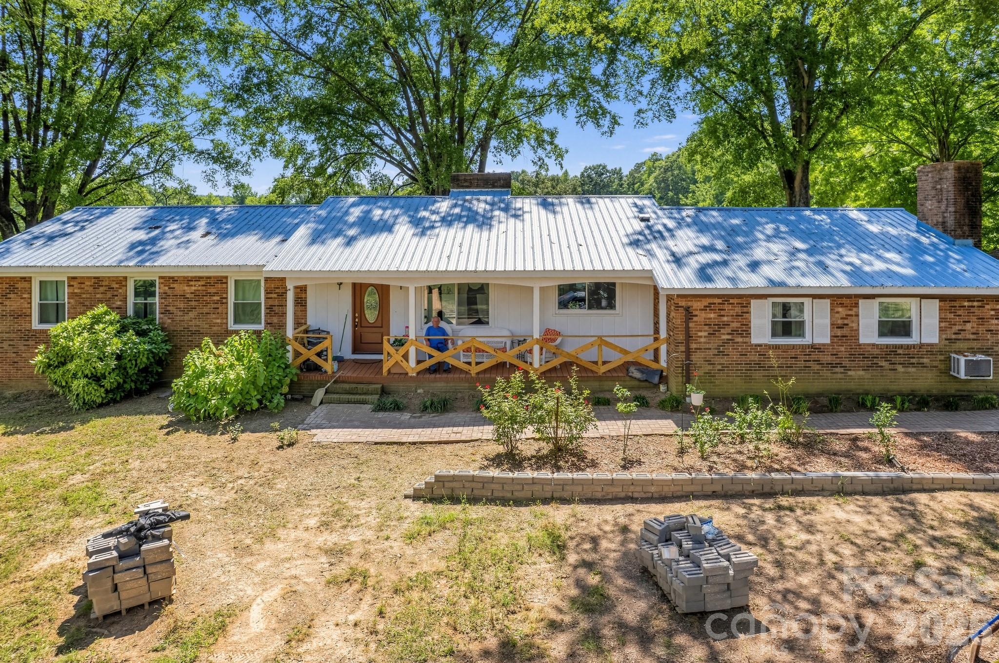 Single Family Residence at 2661 NC 24/27 Highway W, Mount Gilead, photo 2 of 44