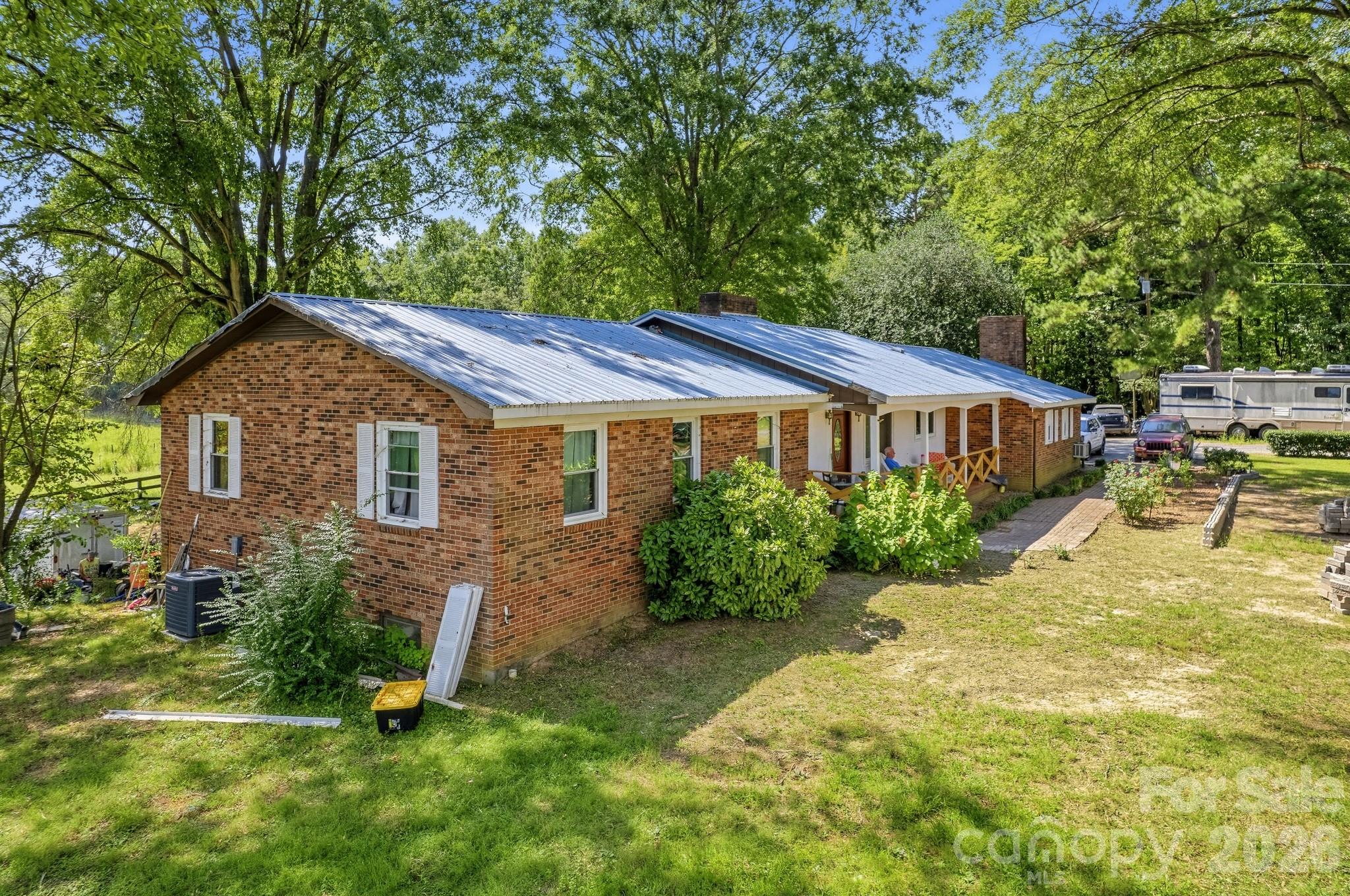 Single Family Residence at 2661 NC 24/27 Highway W, Mount Gilead, photo 4 of 44