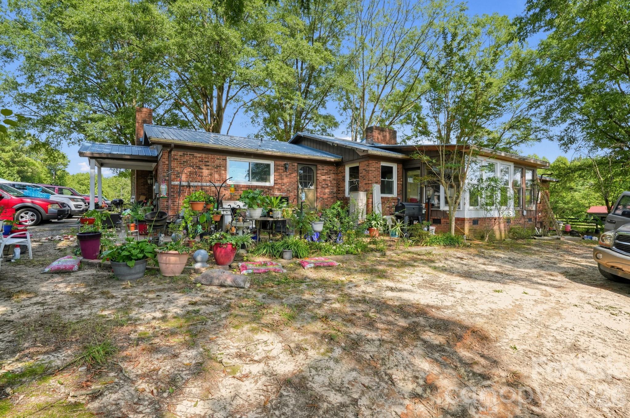 Single Family Residence at 2661 NC 24/27 Highway W, Mount Gilead, photo 6 of 44