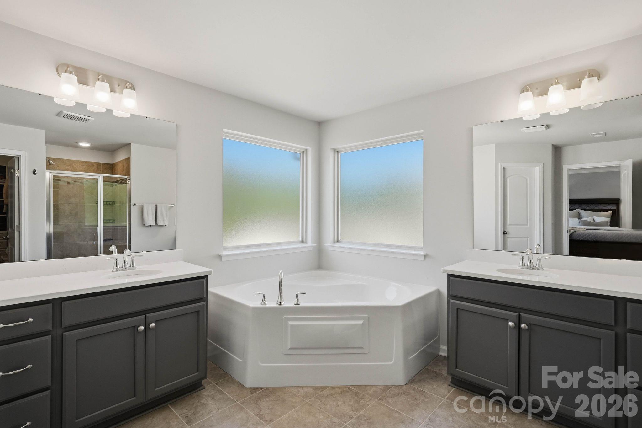 Single Family Residence at 15415 Davidson East Drive, Davidson, photo 27 of 41