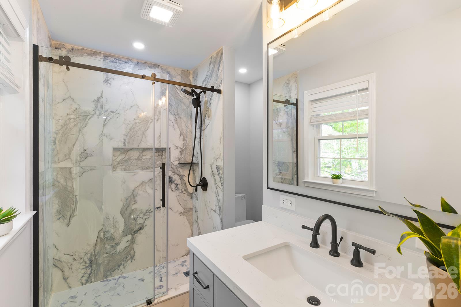 Principal Bathroom - 100 Chadmore Drive, Charlotte