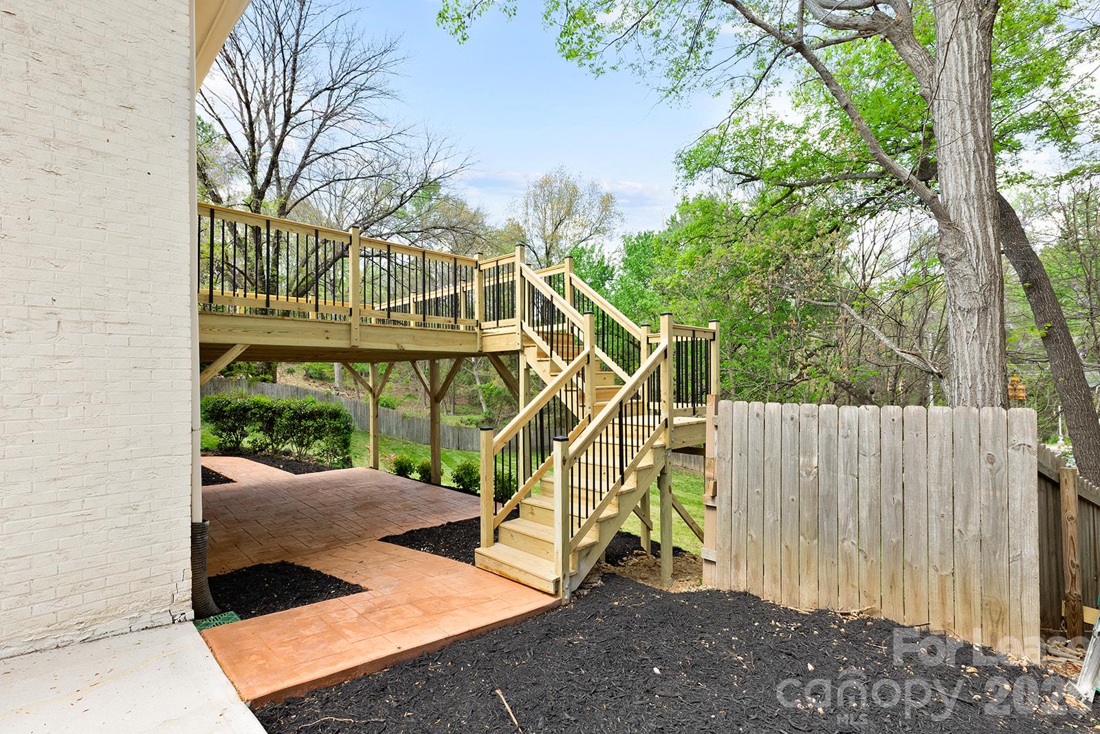 Single Family Residence at 100 Chadmore Drive, Charlotte, photo 20 of 28