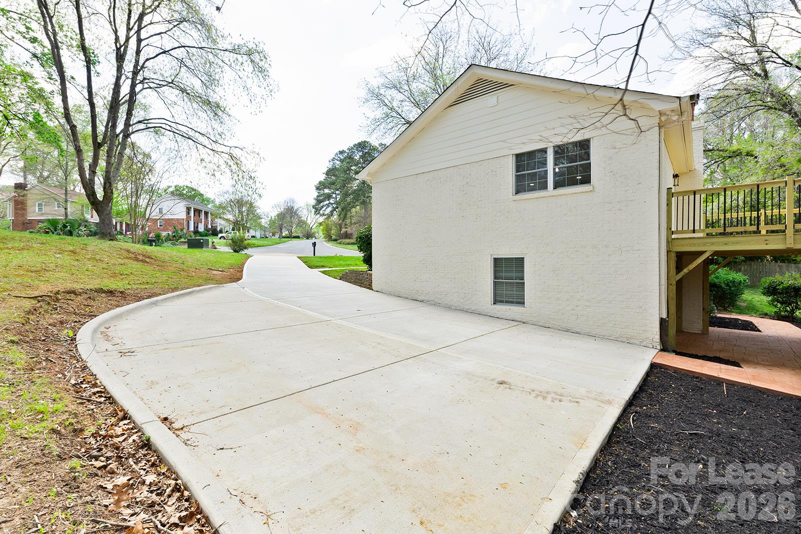 Single Family Residence at 100 Chadmore Drive, Charlotte, photo 25 of 28