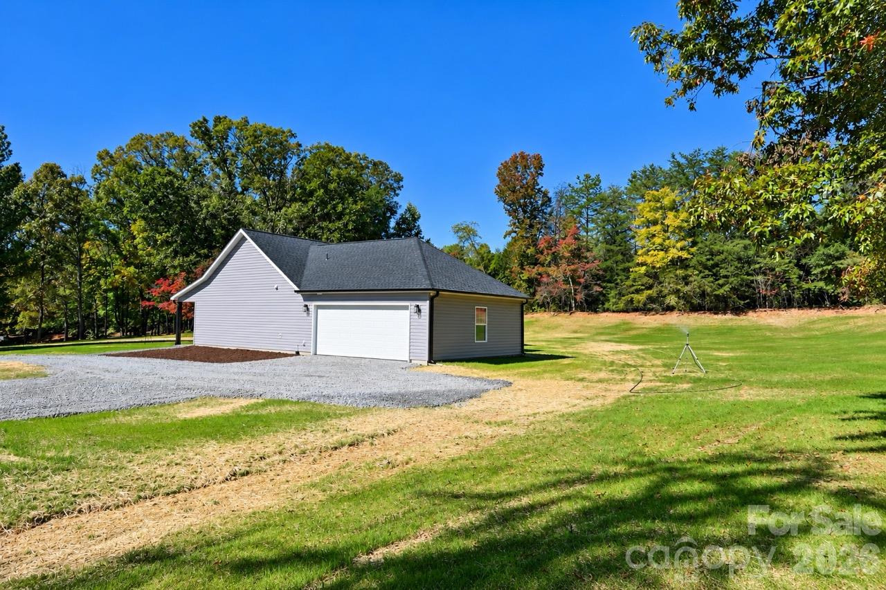 Single Family Residence at 3052 Henry Knob Road, Clover, photo 9 of 23