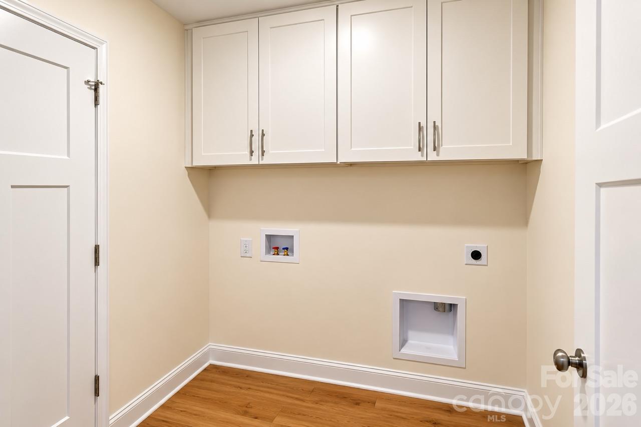 Single Family Residence at 3052 Henry Knob Road, Clover, photo 16 of 23