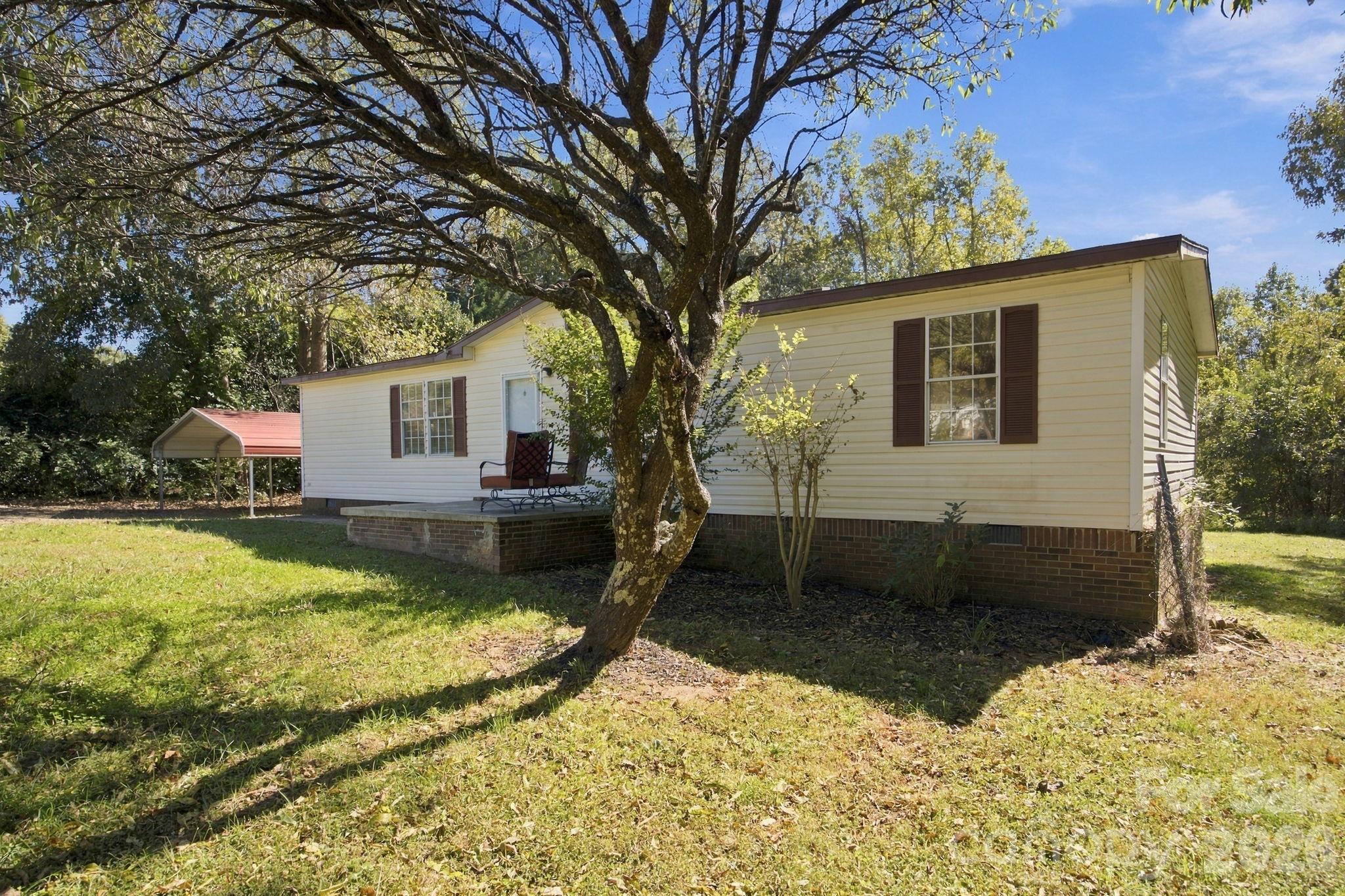 Single Family Residence at 232 Conifer Drive, Statesville, photo 2 of 35