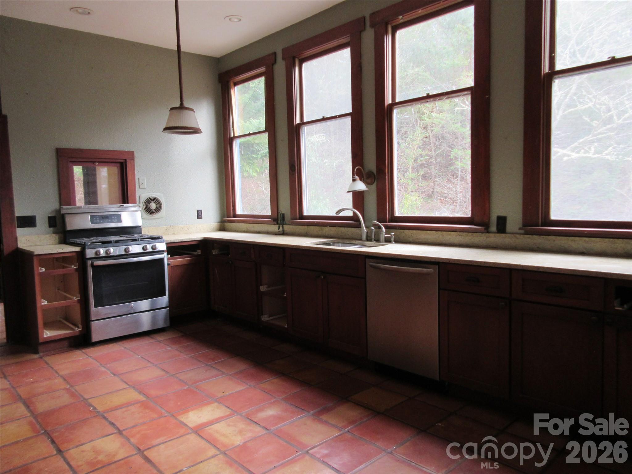 Single Family Residence at 373 Shumont Road, Black Mountain, photo 6 of 21