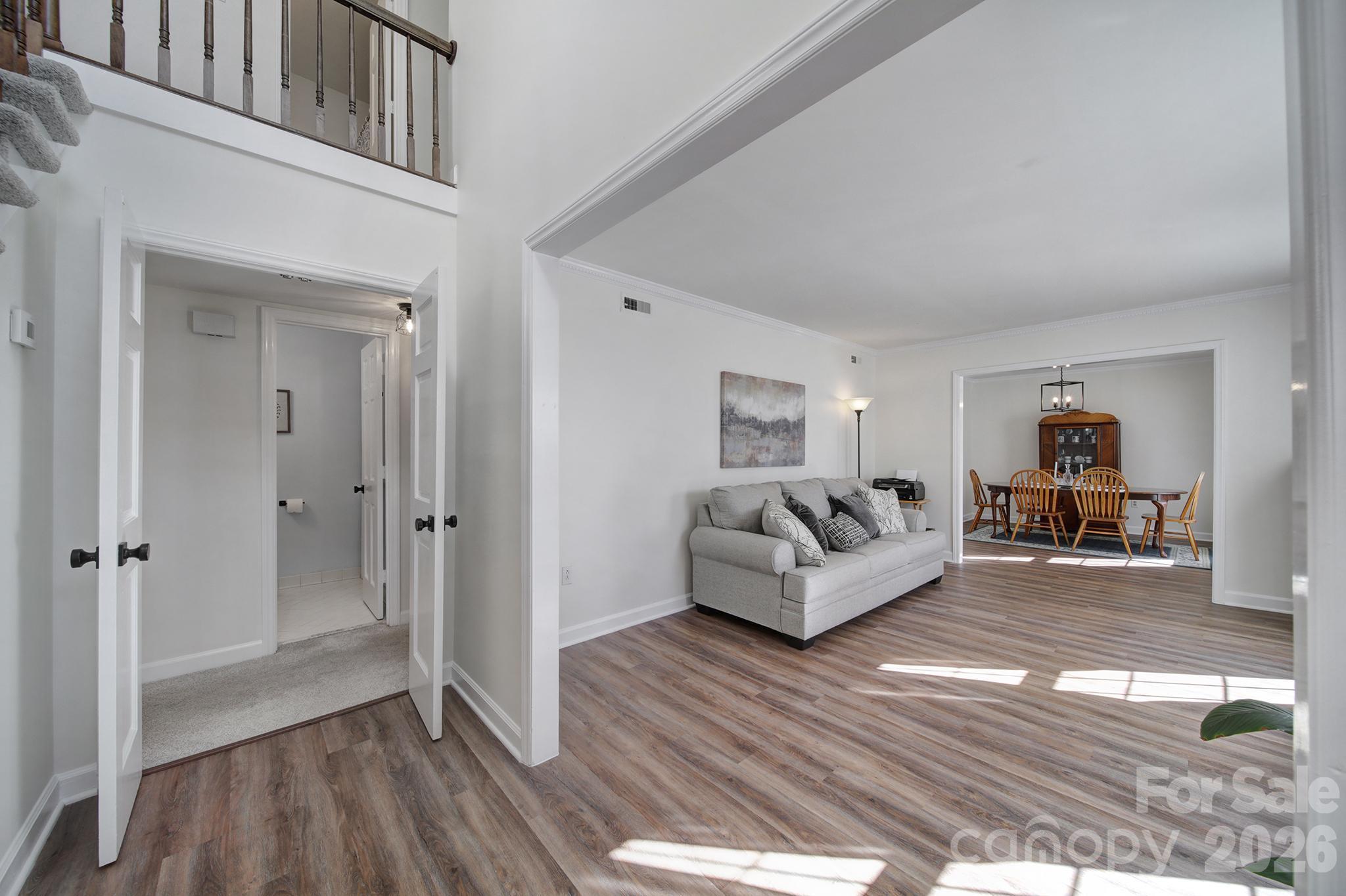 Single Family Residence at 2004 Glouchester Circle, Charlotte, photo 2 of 40