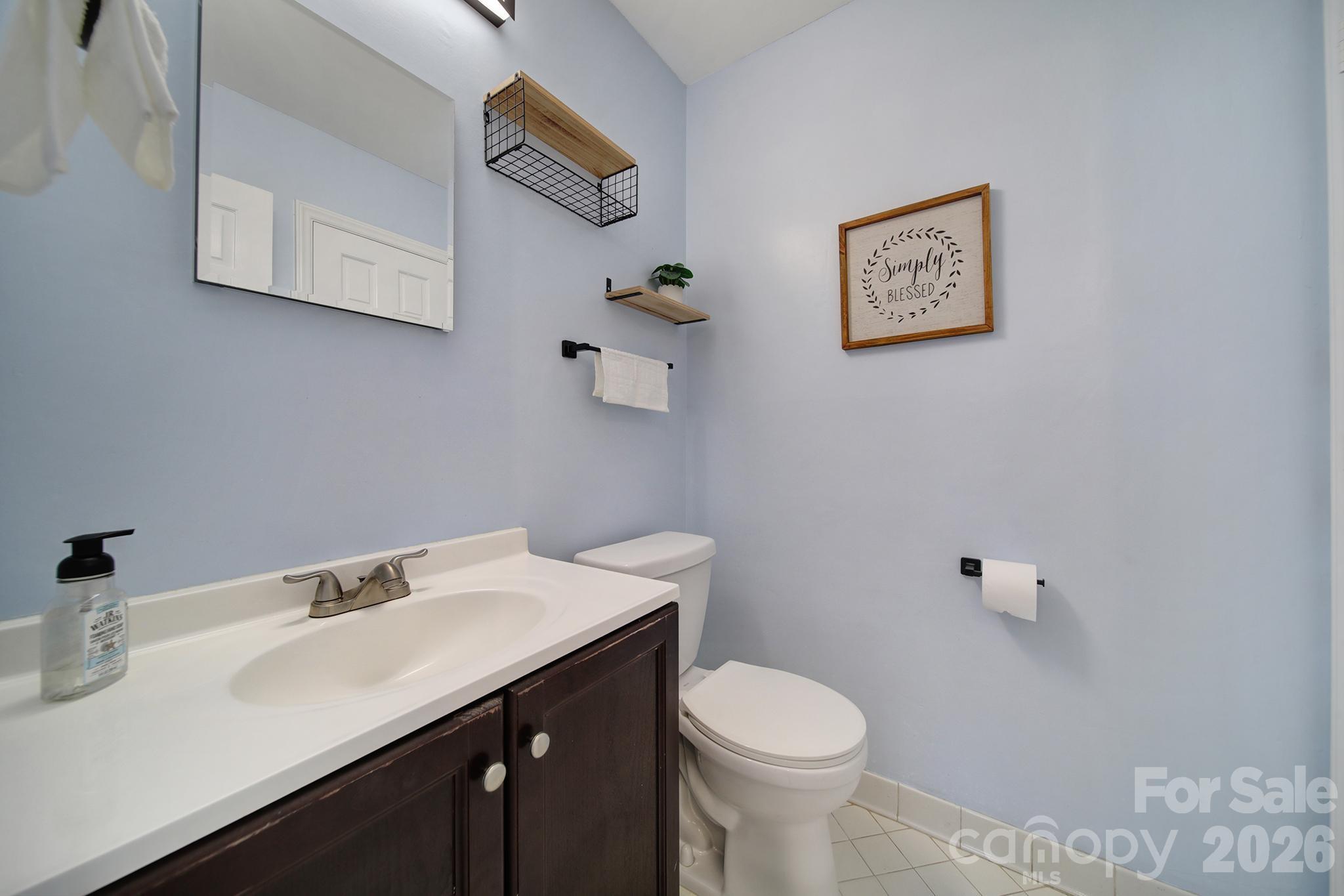 Single Family Residence at 2004 Glouchester Circle, Charlotte, photo 21 of 40