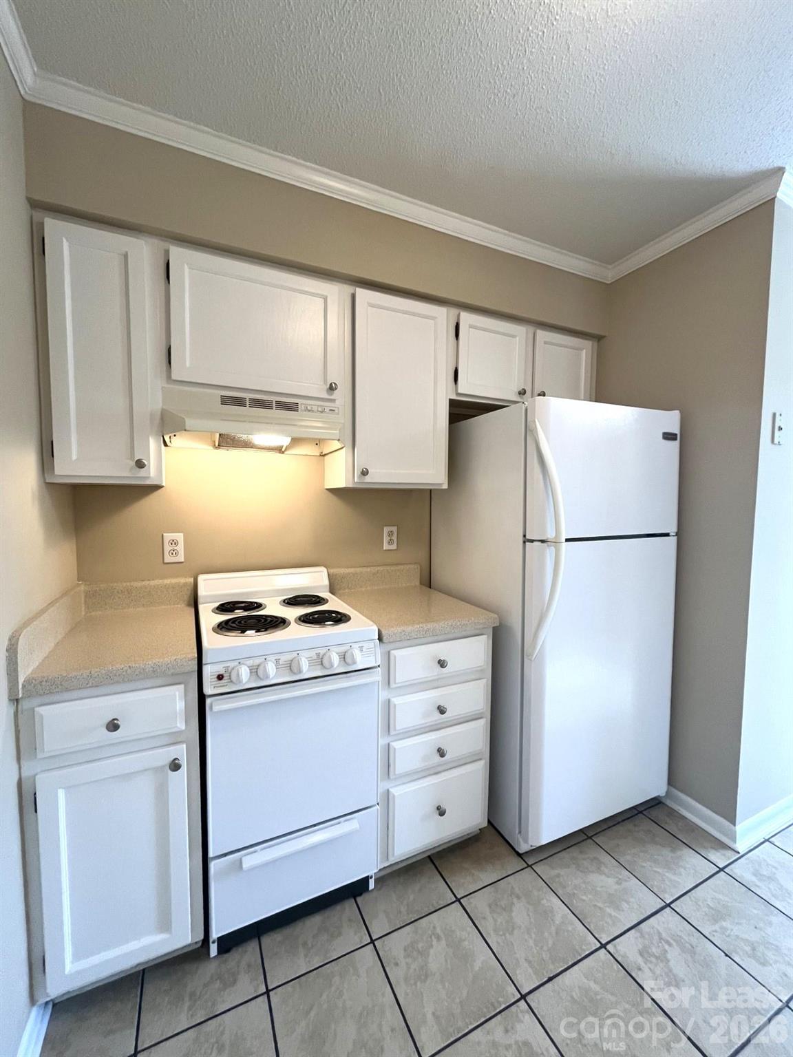 Condominium at 6144 Heath Ridge Court, Charlotte, photo 8 of 14