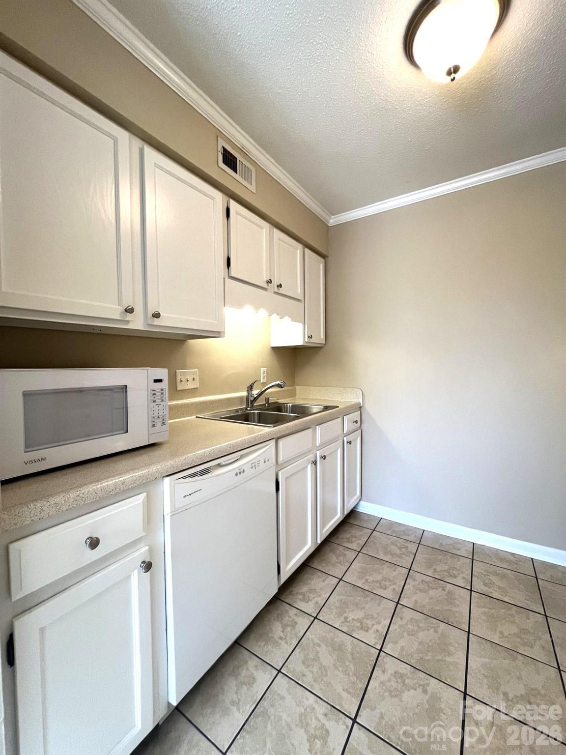 Condominium at 6144 Heath Ridge Court, Charlotte, photo 10 of 14