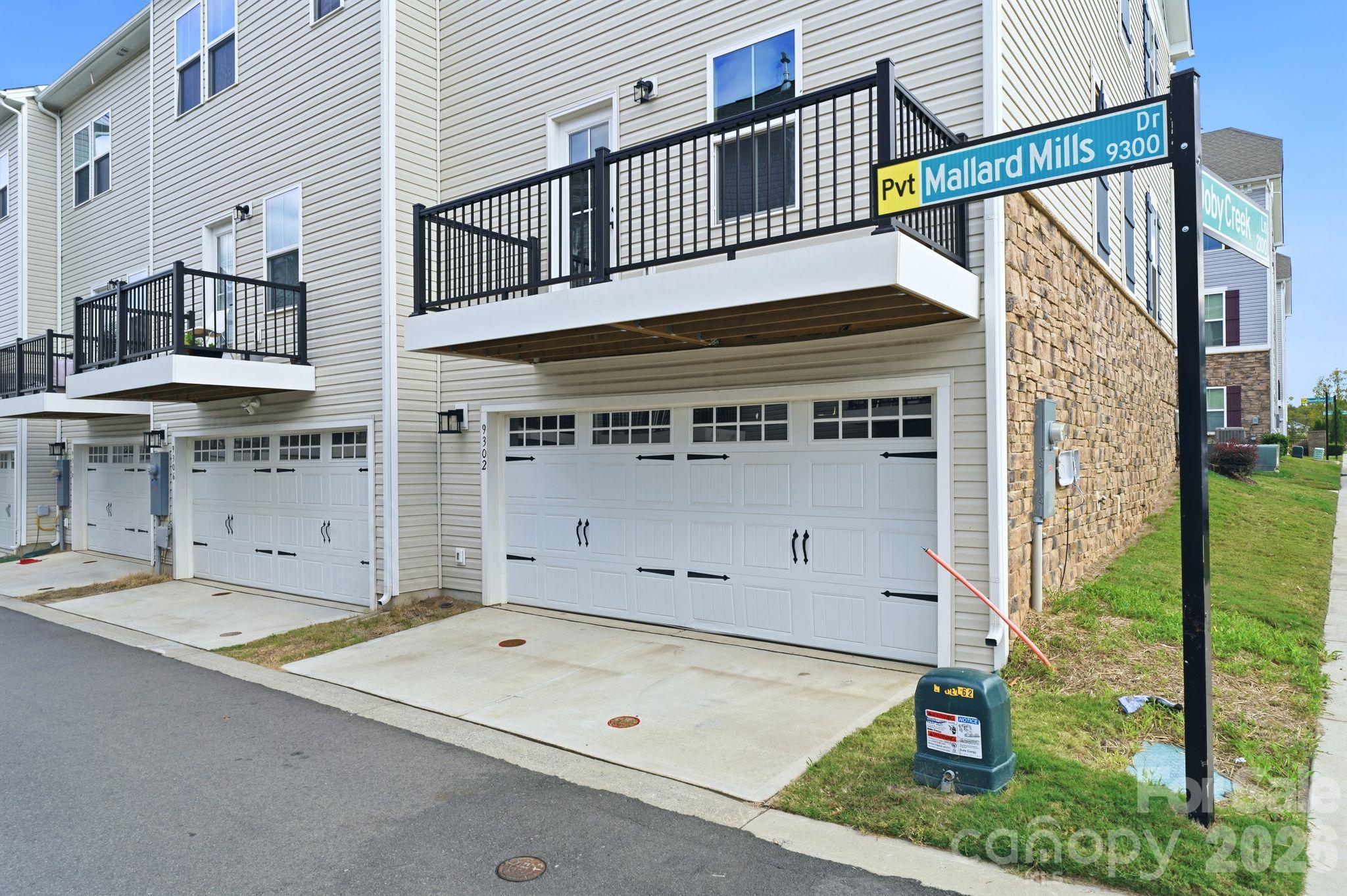 Townhouse at 9302 Mallard Mills Drive, Charlotte, photo 33 of 38