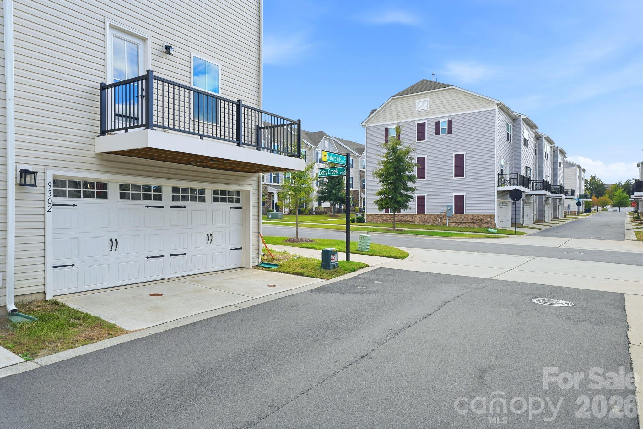 Townhouse at 9302 Mallard Mills Drive, Charlotte, photo 36 of 38