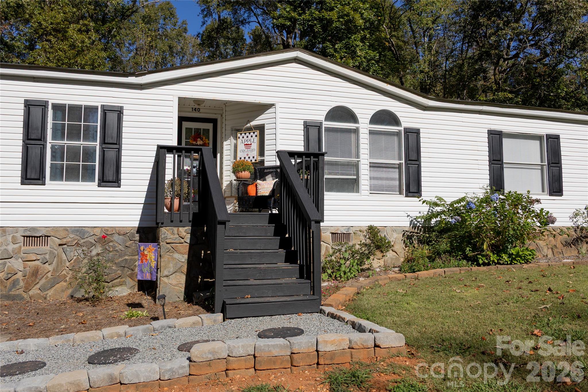 Single Family Residence at 140 High Ridge Circle, Maiden, photo 2 of 38